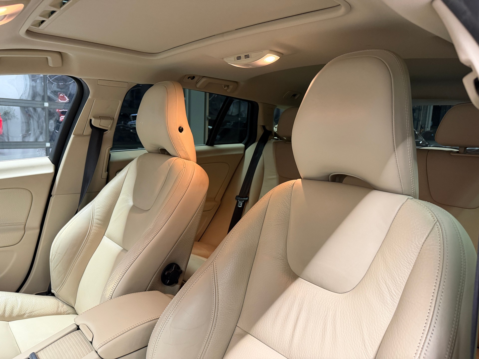 VOLVO V60 2.0 T5 Summum-image-12