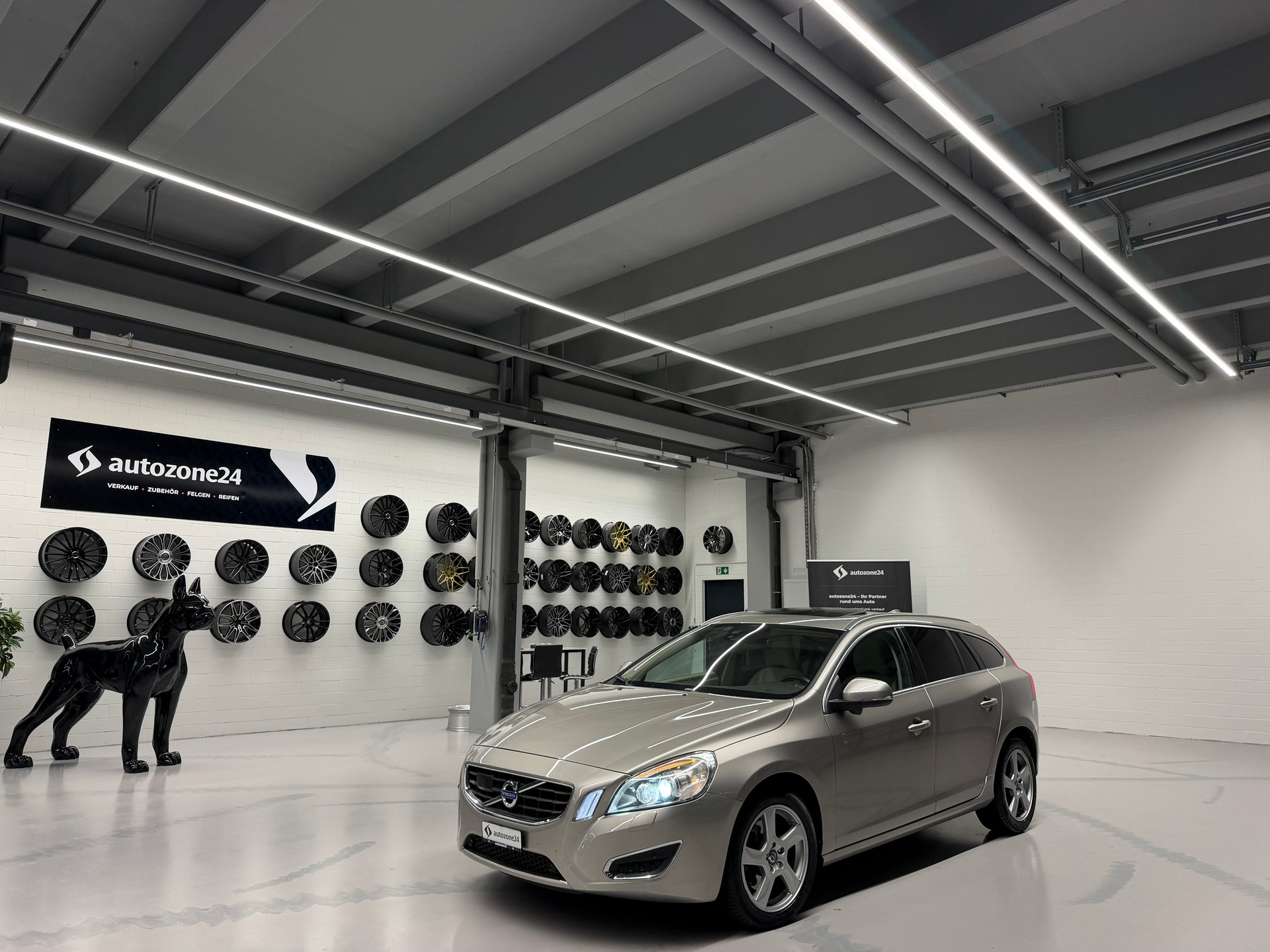 VOLVO V60 2.0 T5 Summum-image-1