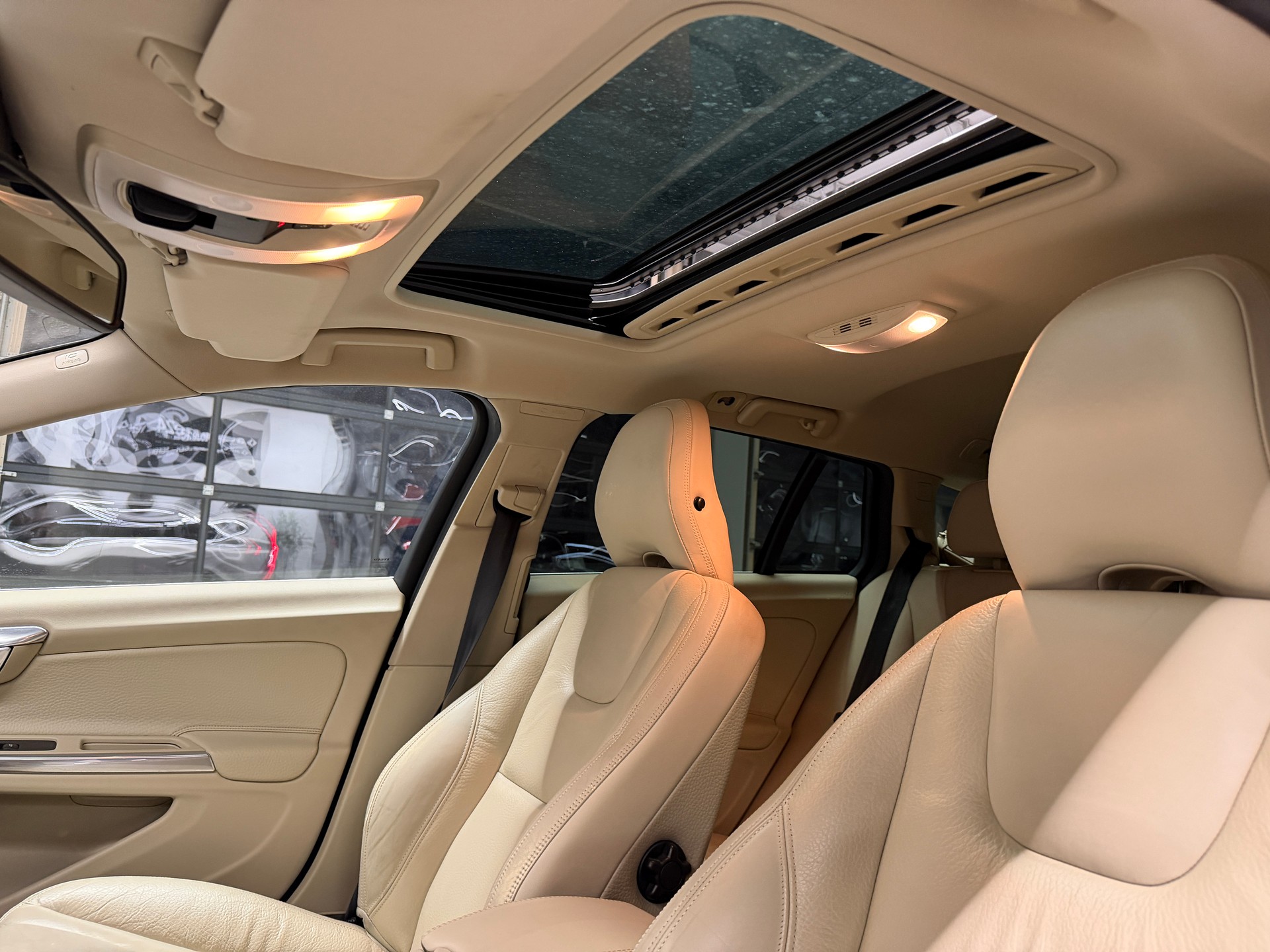 VOLVO V60 2.0 T5 Summum-image-19