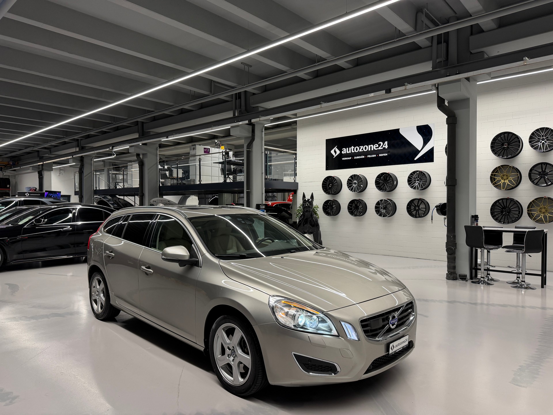 VOLVO V60 2.0 T5 Summum-image-4