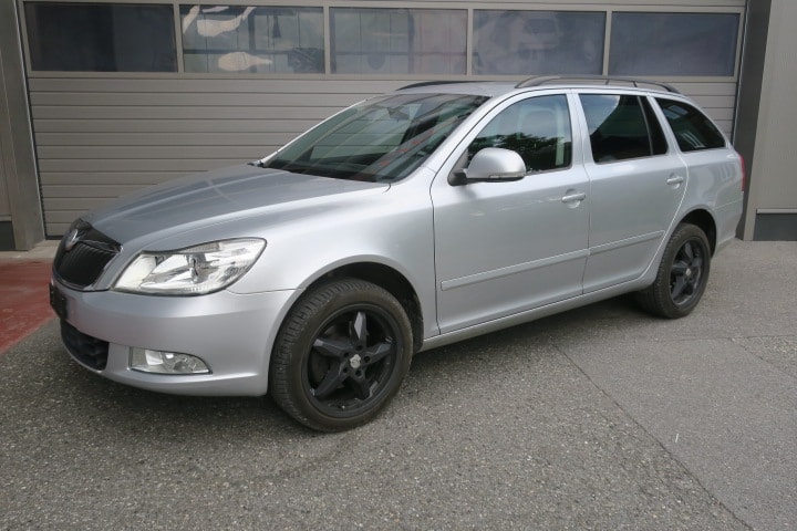SKODA Octavia Combi 1.8 TSI 50Years 4x4-image-0