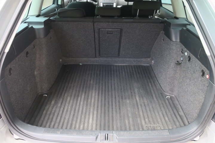 SKODA Octavia Combi 1.8 TSI 50Years 4x4-image-5