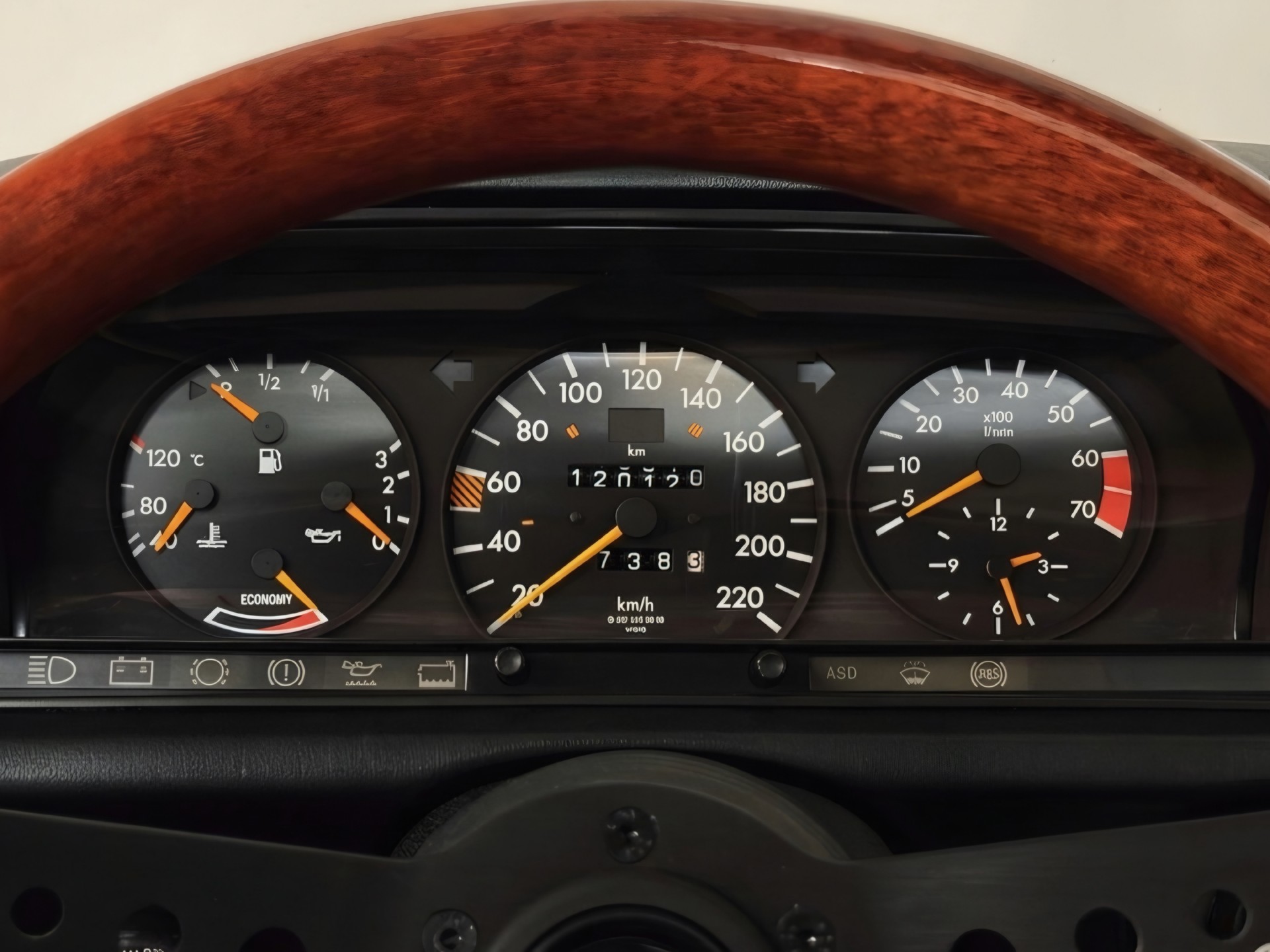 MERCEDES-BENZ 190 E 2.0-image-23