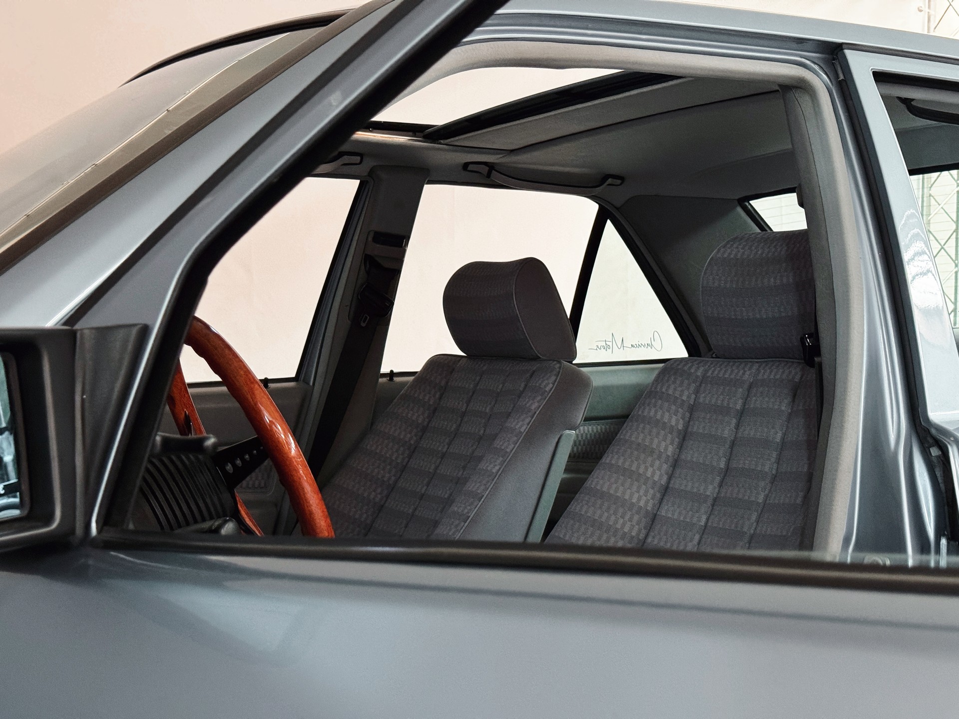 MERCEDES-BENZ 190 E 2.0-image-13