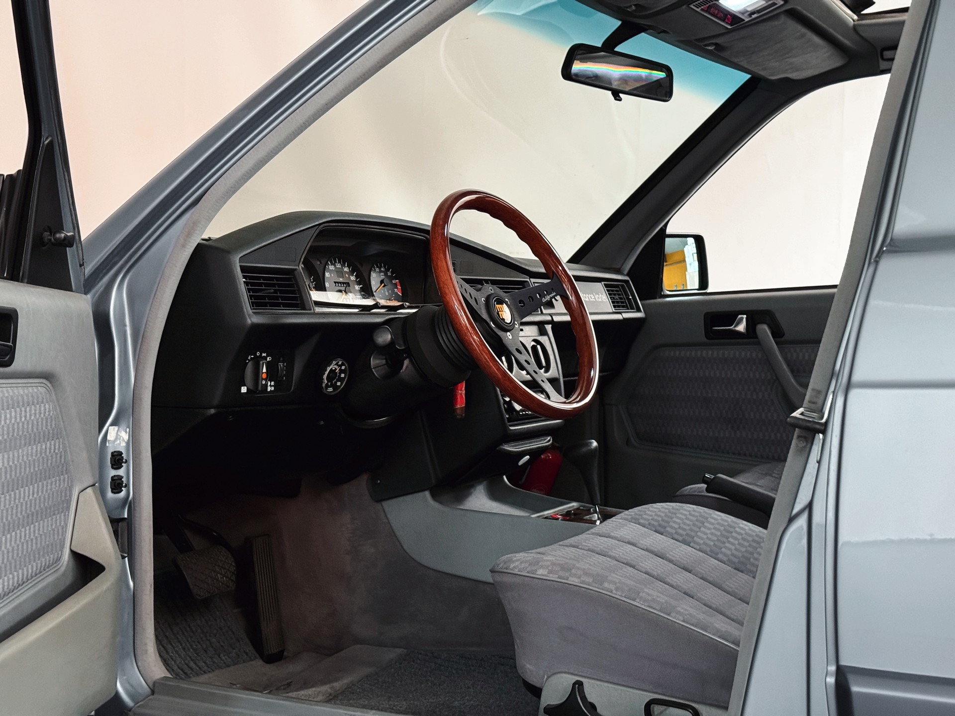 MERCEDES-BENZ 190 E 2.0-image-11
