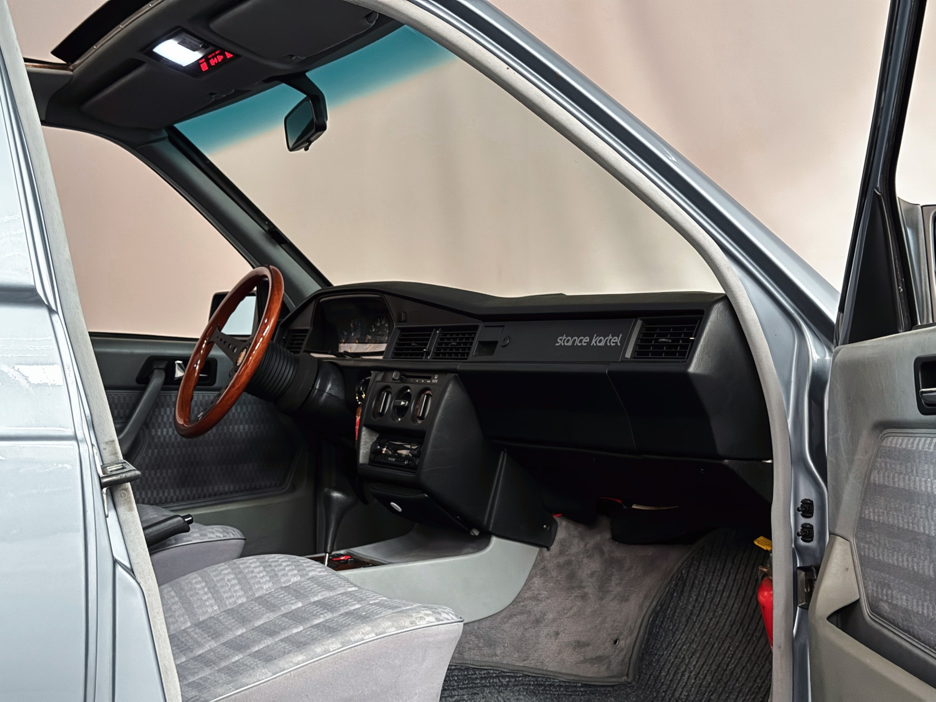 MERCEDES-BENZ 190 E 2.0-image-18