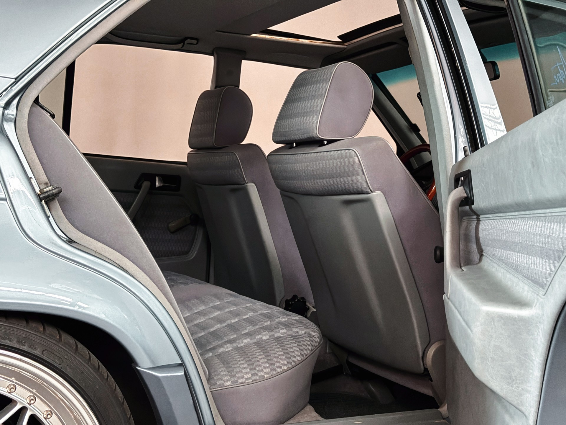 MERCEDES-BENZ 190 E 2.0-image-16