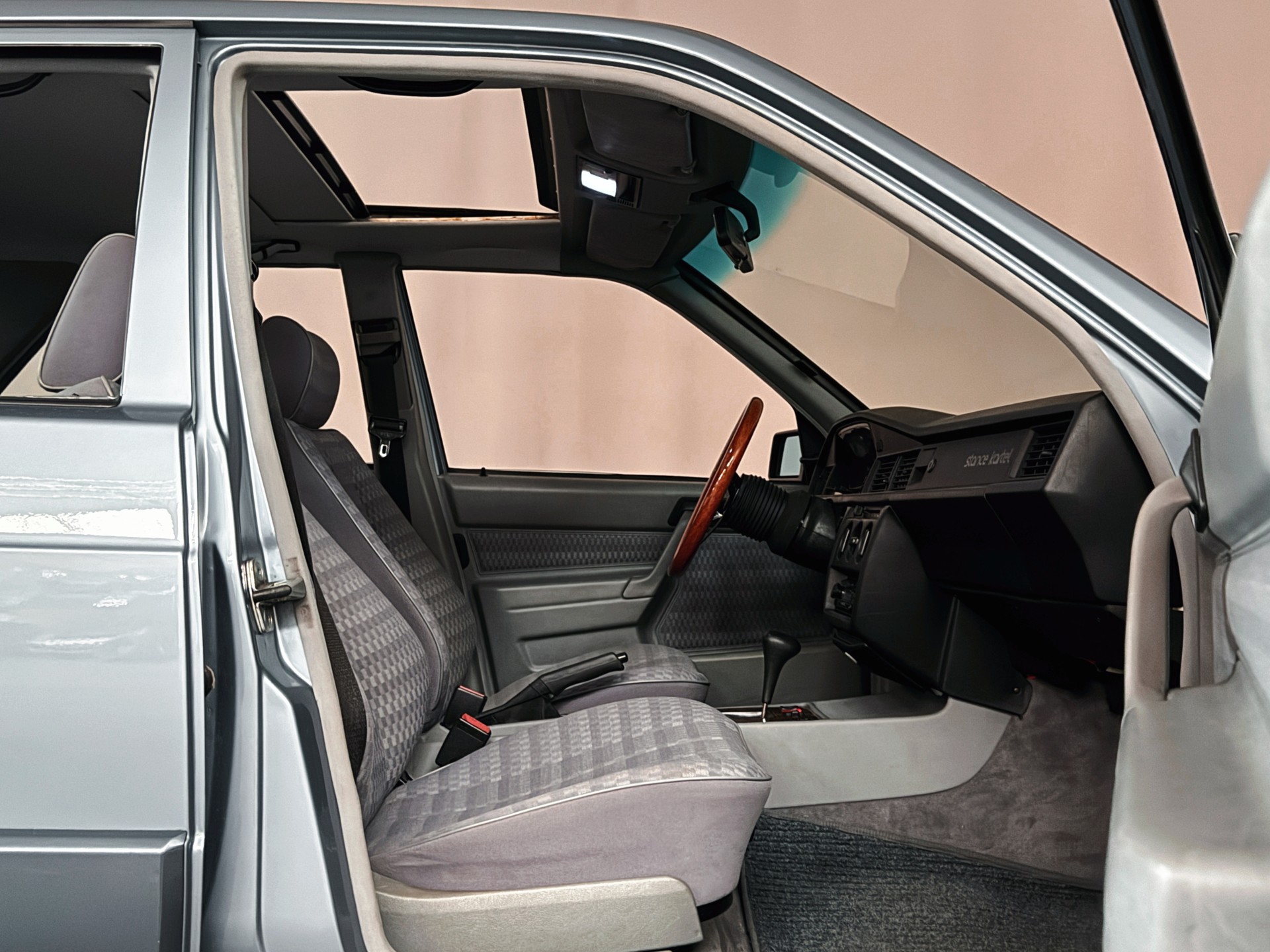 MERCEDES-BENZ 190 E 2.0-image-17