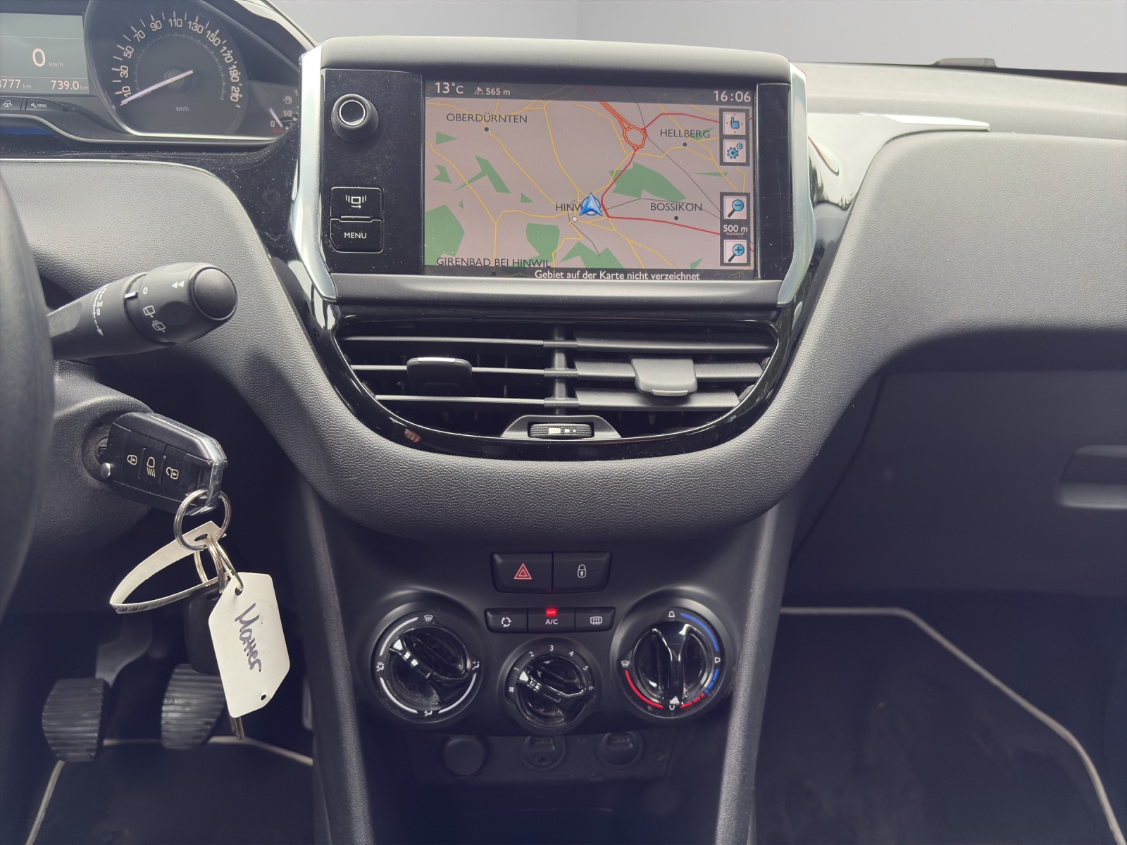 PEUGEOT 208 1.2 VTI Active-image-11