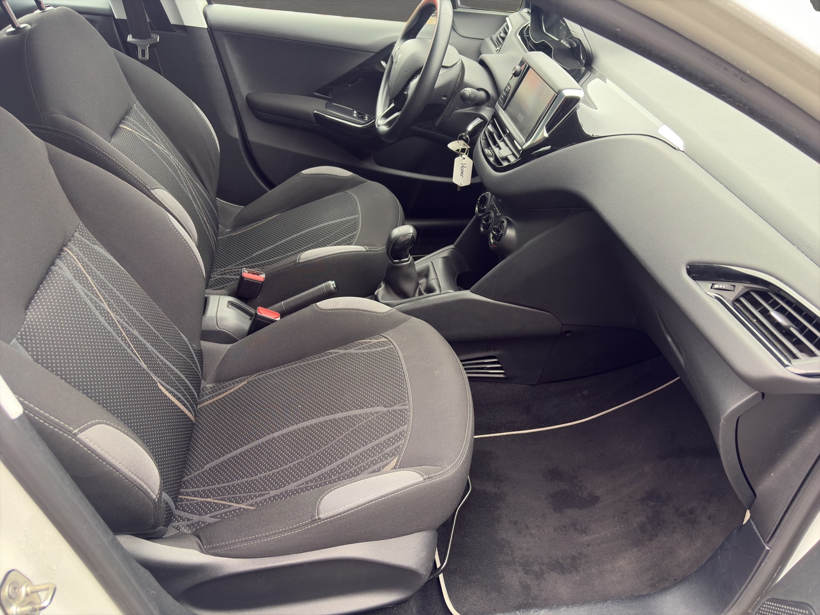 PEUGEOT 208 1.2 VTI Active-image-10