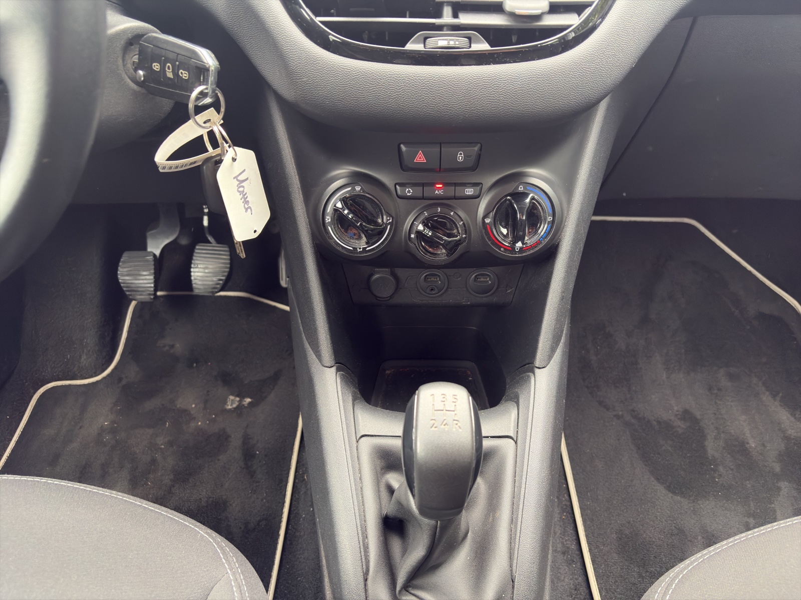 PEUGEOT 208 1.2 VTI Active-image-9