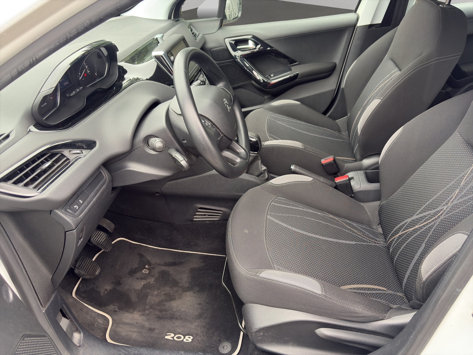 PEUGEOT 208 1.2 VTI Active-image-19