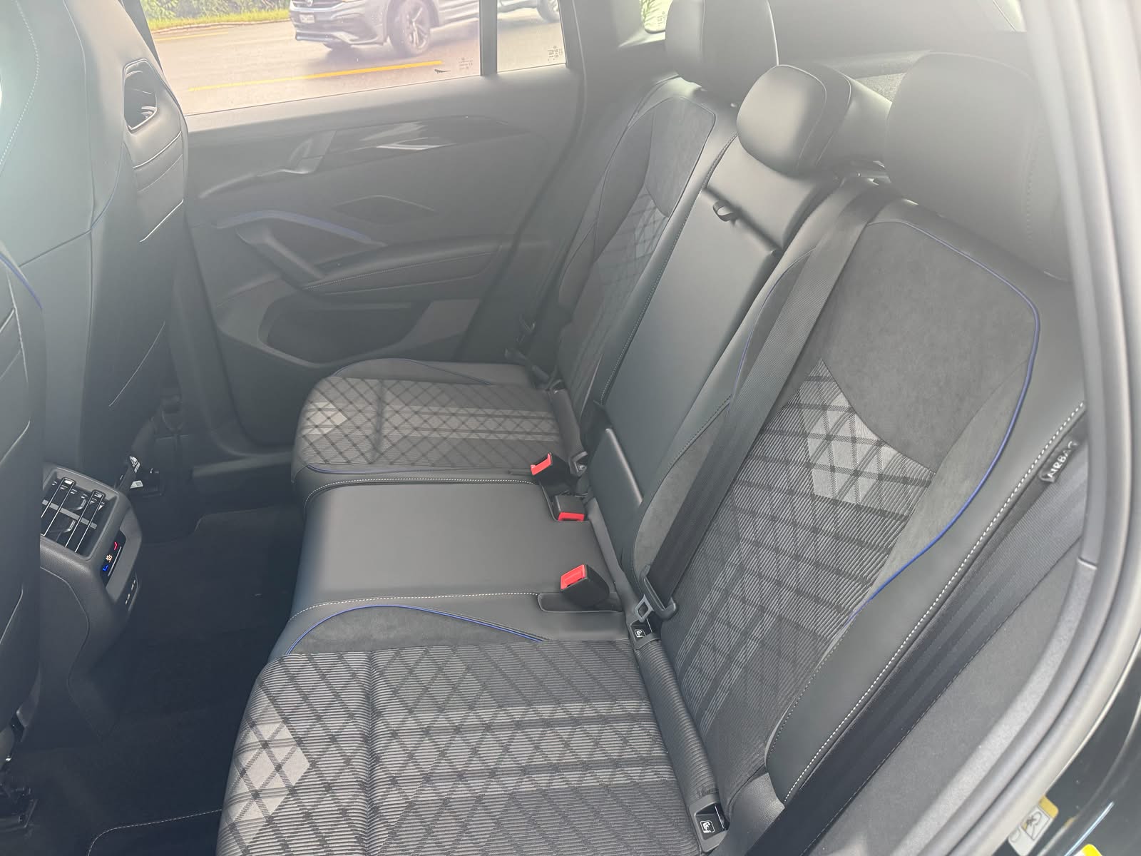 VW Tiguan 2.0 TSI DSG R-Line United 4Motion-image-6