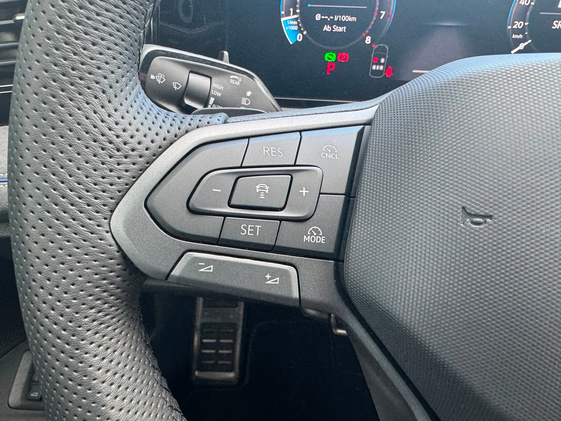 VW Tiguan 2.0 TSI DSG R-Line United 4Motion-image-10
