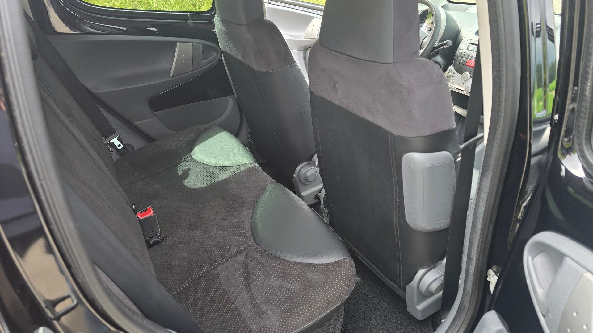 PEUGEOT 107 1.0 Black&Silver Edition 2-Tronic-image-13