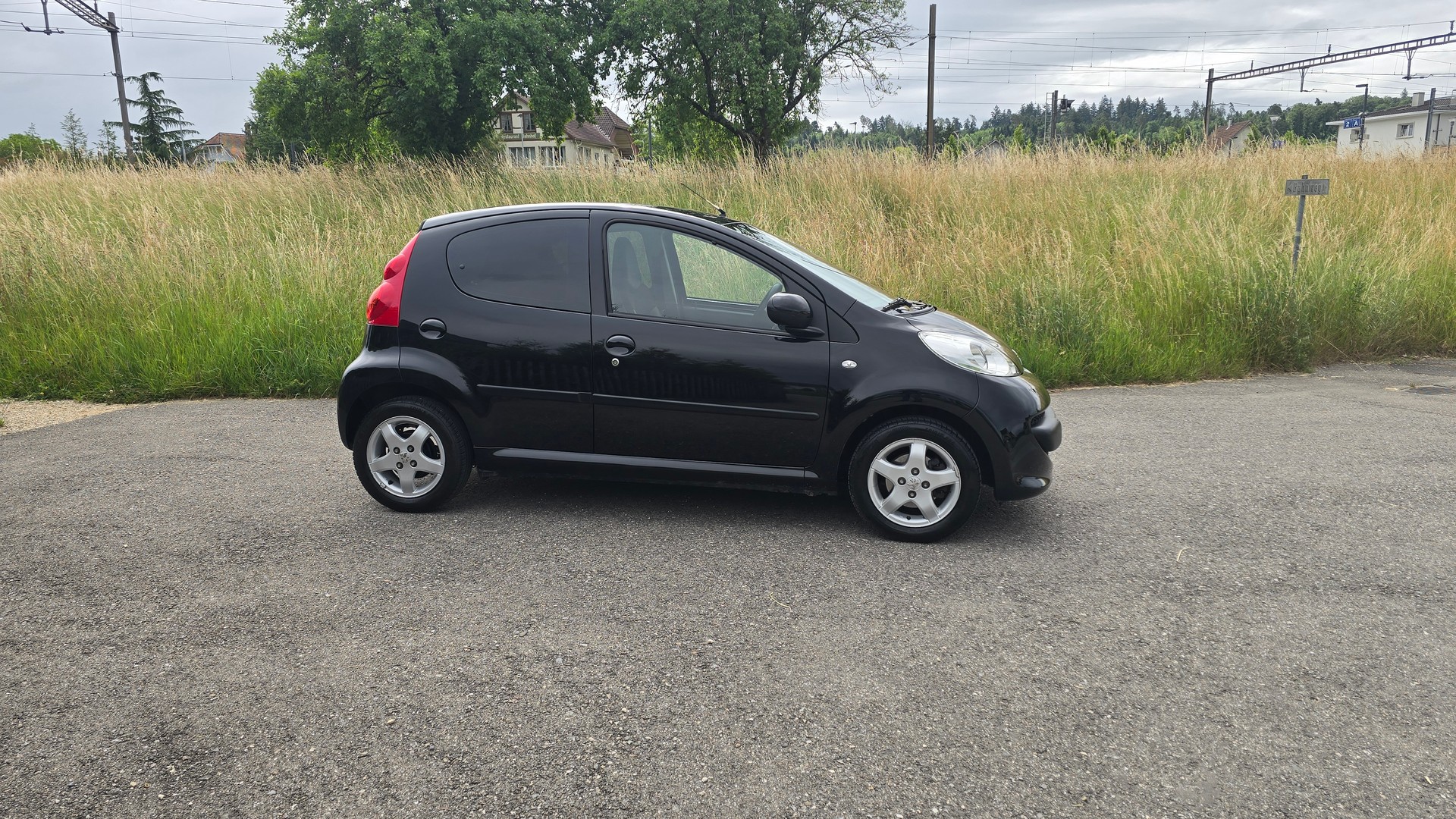 PEUGEOT 107 1.0 Black&Silver Edition 2-Tronic-image-3