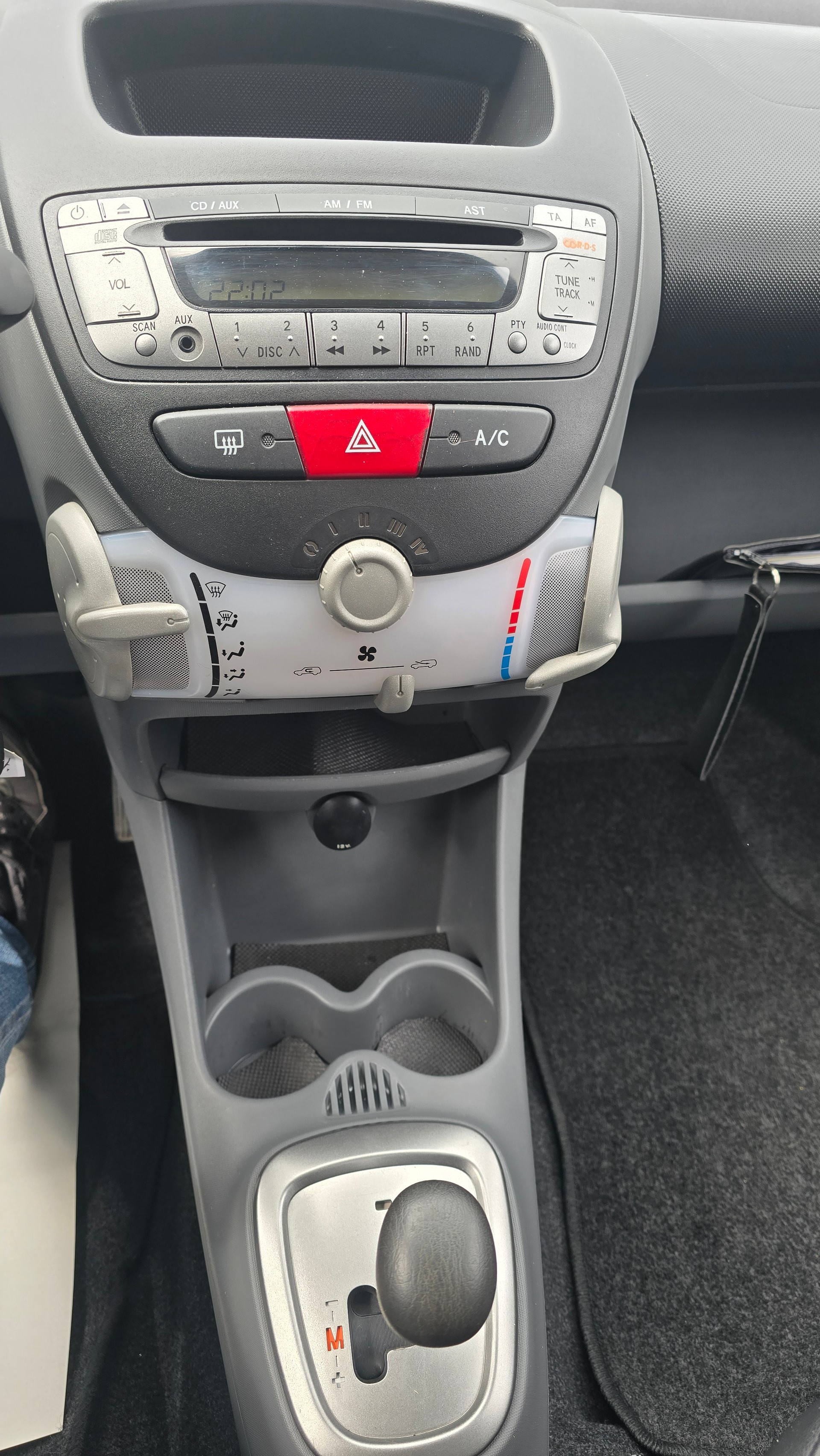 PEUGEOT 107 1.0 Black&Silver Edition 2-Tronic-image-8