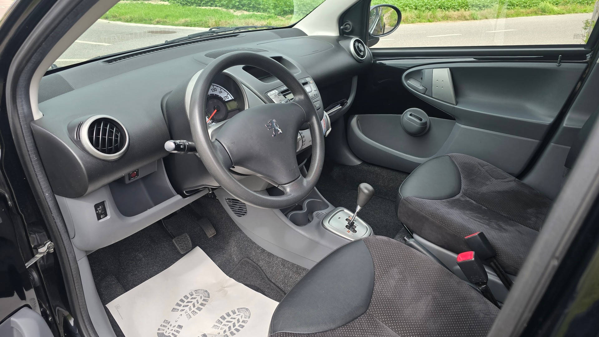 PEUGEOT 107 1.0 Black&Silver Edition 2-Tronic-image-7