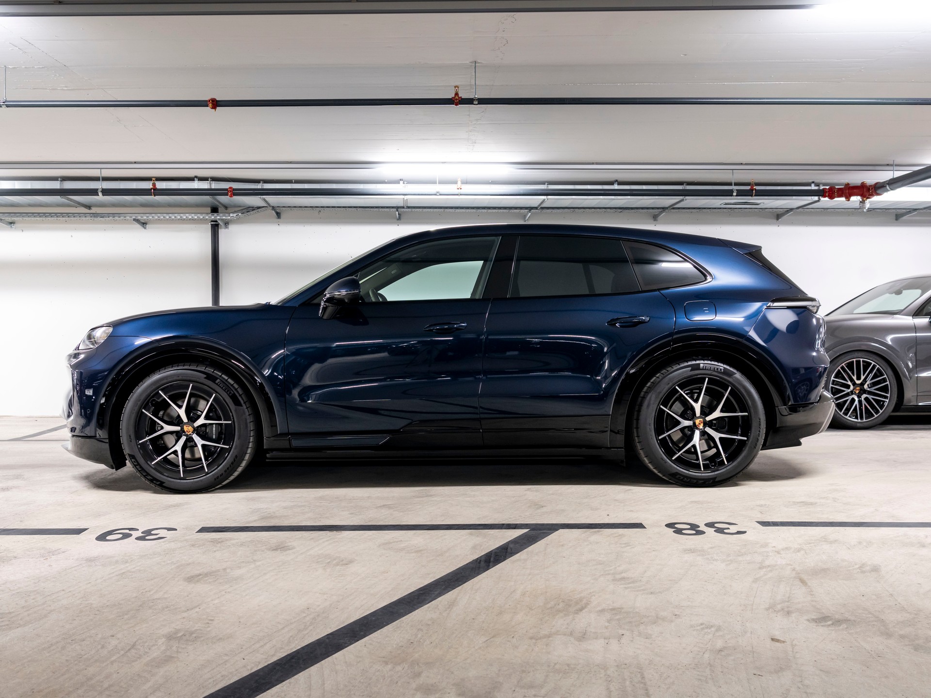 PORSCHE Cayenne S Electric 113 kWh-showroom-element-1