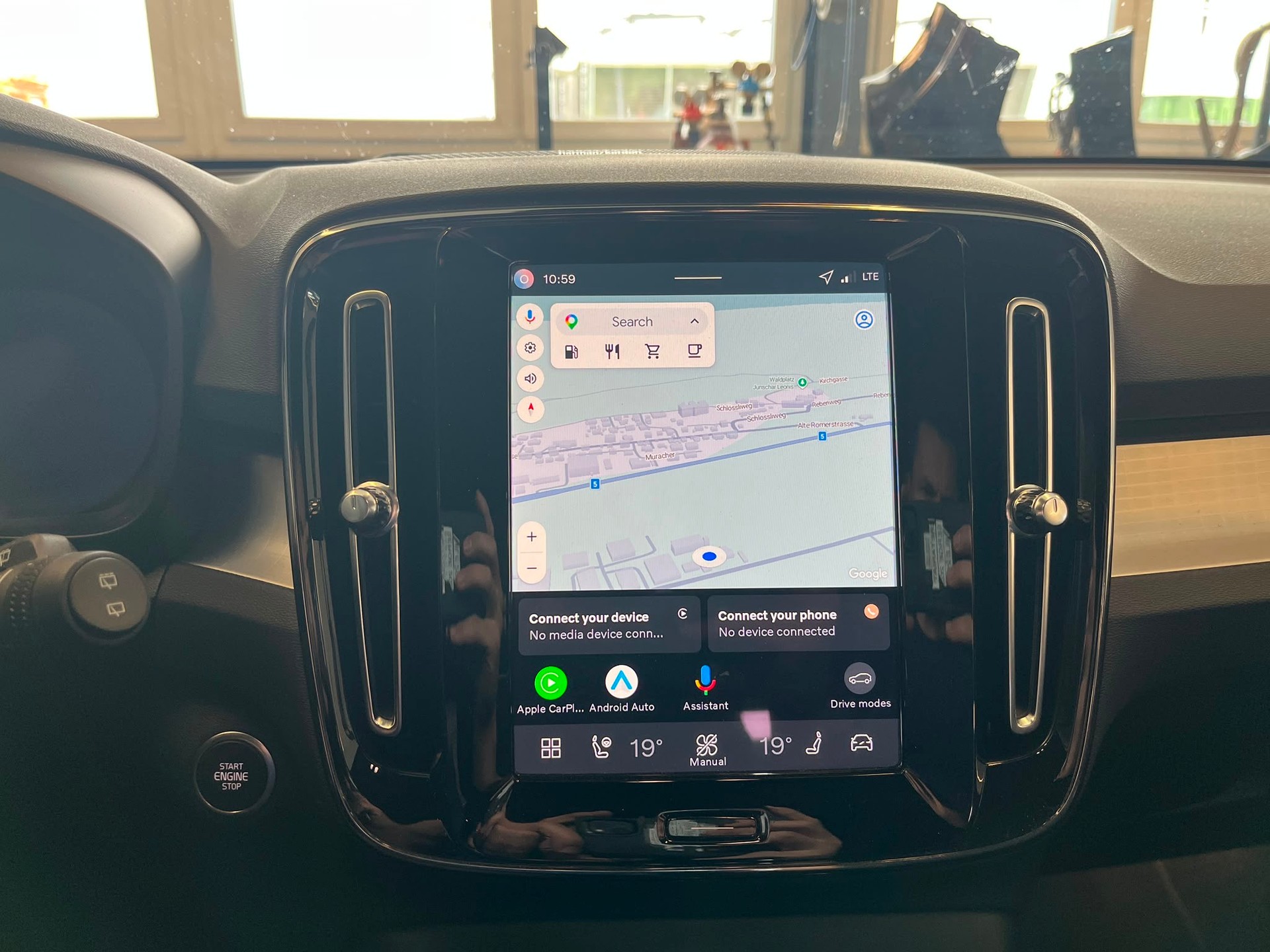 VOLVO XC40 B4 BENZIN MILD HYBRID "ULTRA BLACK EDITION" DCT CH WAGEN.-image-29