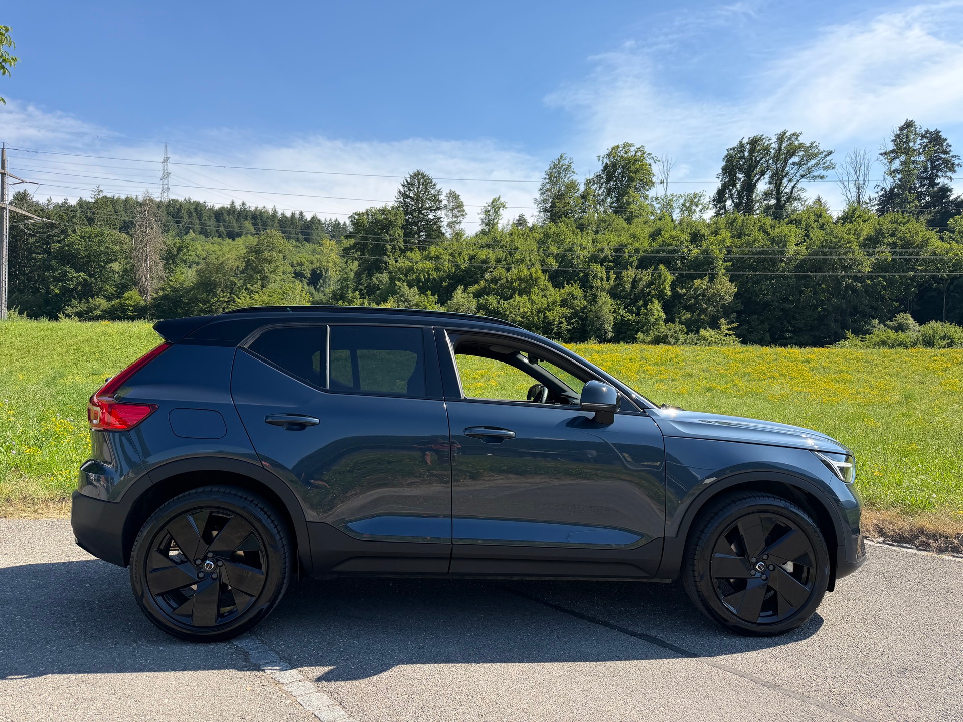 VOLVO XC40 B4 BENZIN MILD HYBRID "ULTRA BLACK EDITION" DCT CH WAGEN.-showroom-element-3