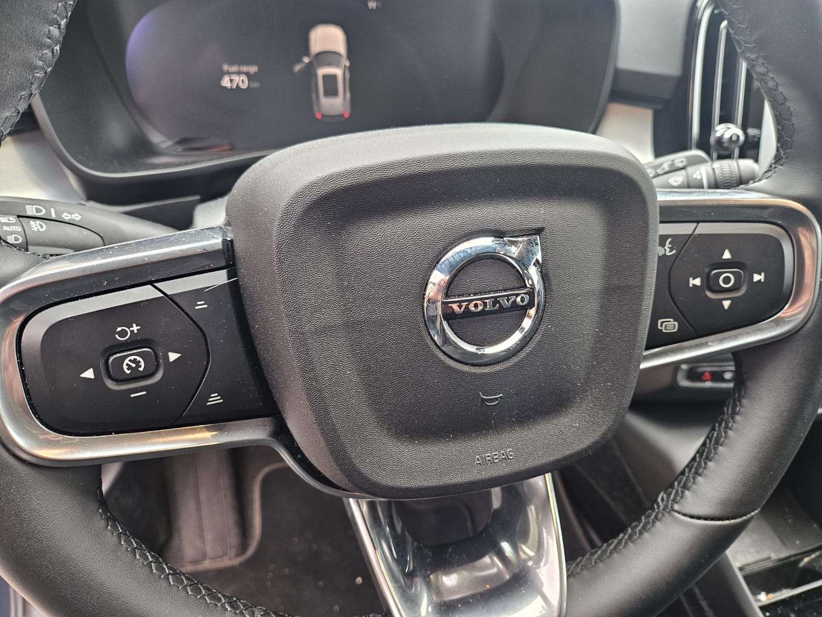VOLVO XC40 B4 BENZIN MILD HYBRID "ULTRA BLACK EDITION" DCT CH WAGEN.-image-6