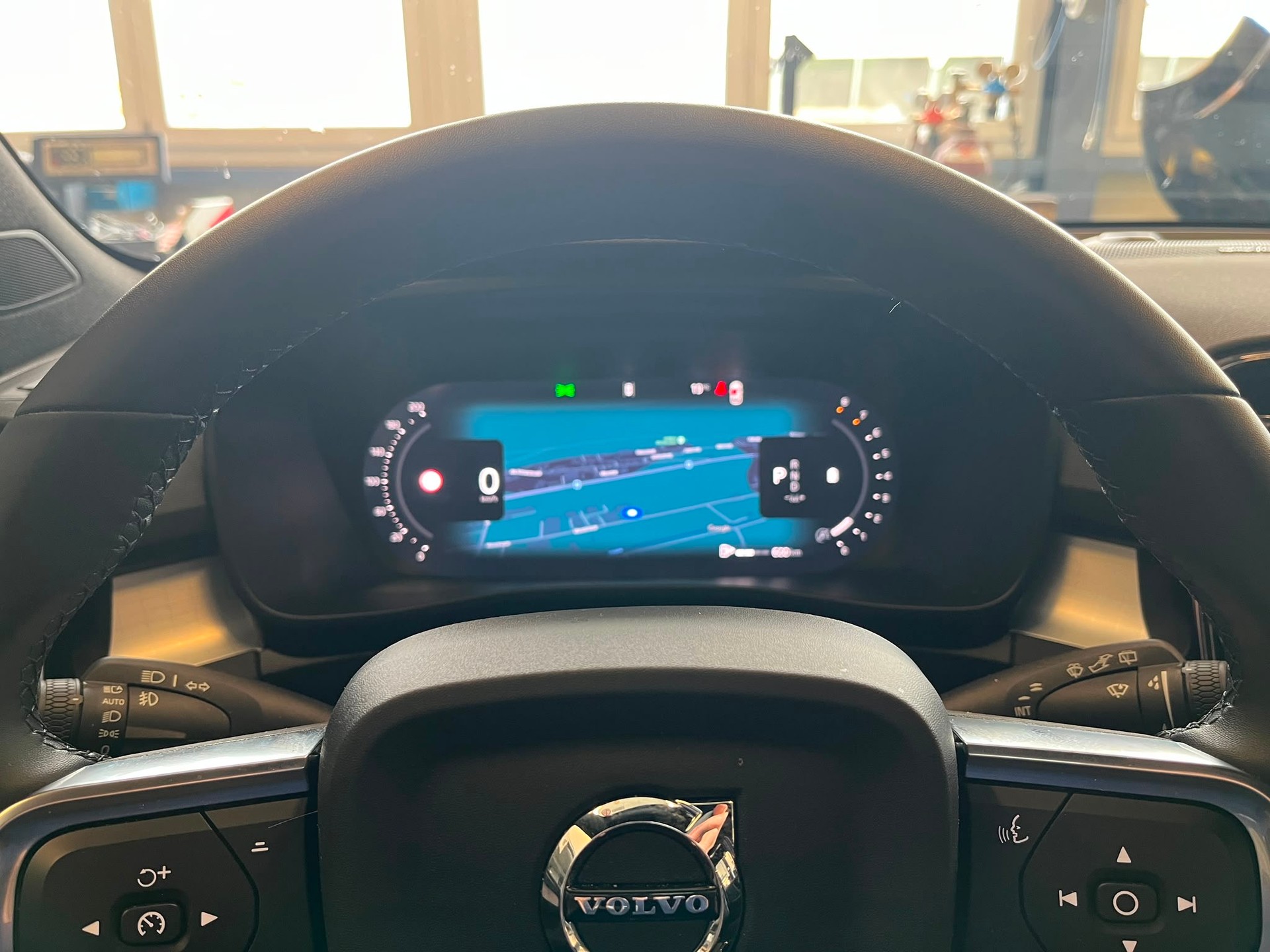 VOLVO XC40 B4 BENZIN MILD HYBRID "ULTRA BLACK EDITION" DCT CH WAGEN.-image-28