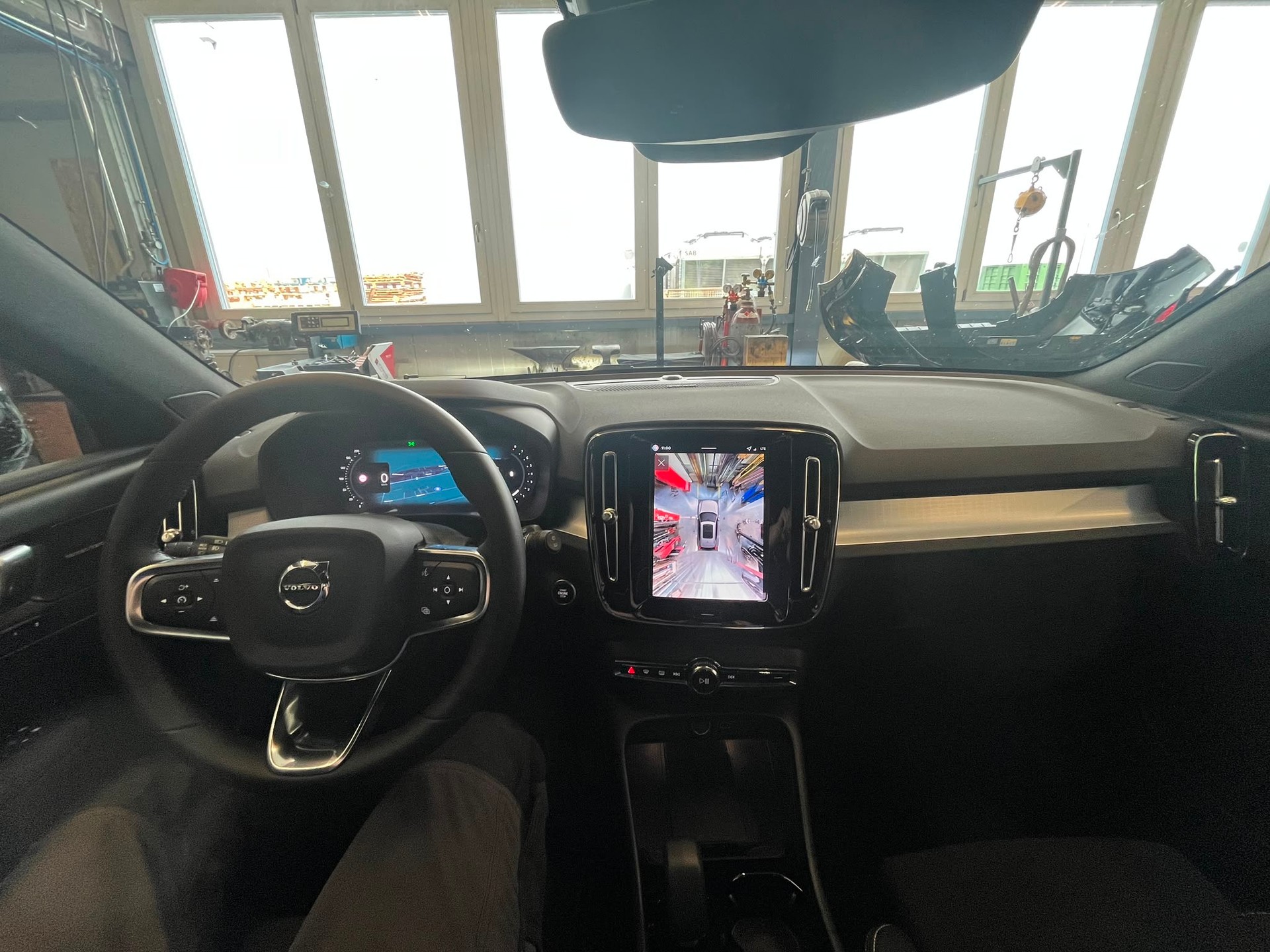 VOLVO XC40 B4 BENZIN MILD HYBRID "ULTRA BLACK EDITION" DCT CH WAGEN.-image-26
