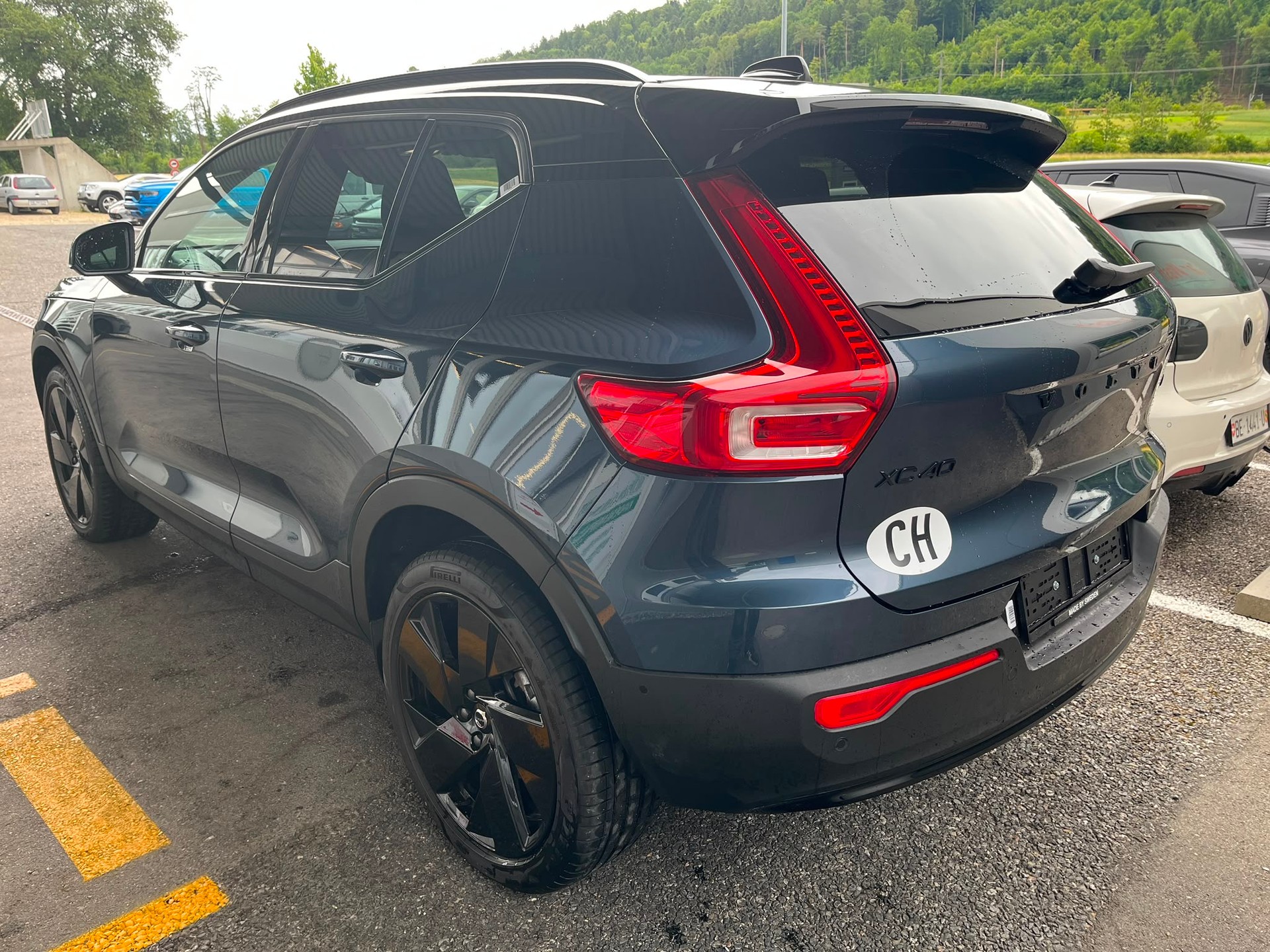 VOLVO XC40 B4 BENZIN MILD HYBRID "ULTRA BLACK EDITION" DCT CH WAGEN.-image-21