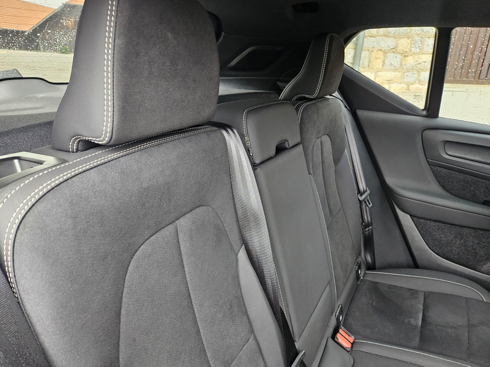 VOLVO XC40 B4 BENZIN MILD HYBRID "ULTRA BLACK EDITION" DCT CH WAGEN.-image-5