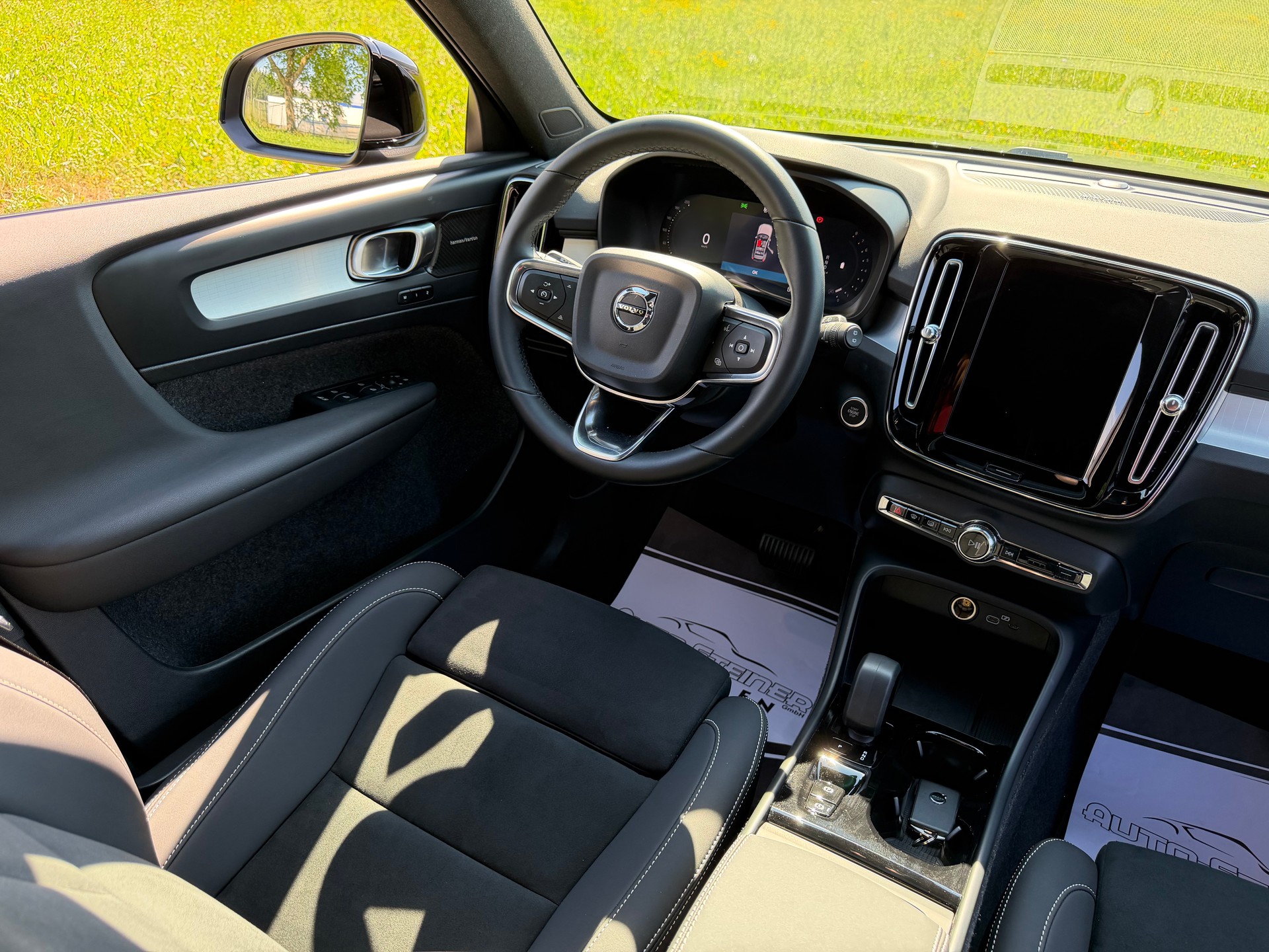 VOLVO XC40 B4 BENZIN MILD HYBRID "ULTRA BLACK EDITION" DCT CH WAGEN.-image-31