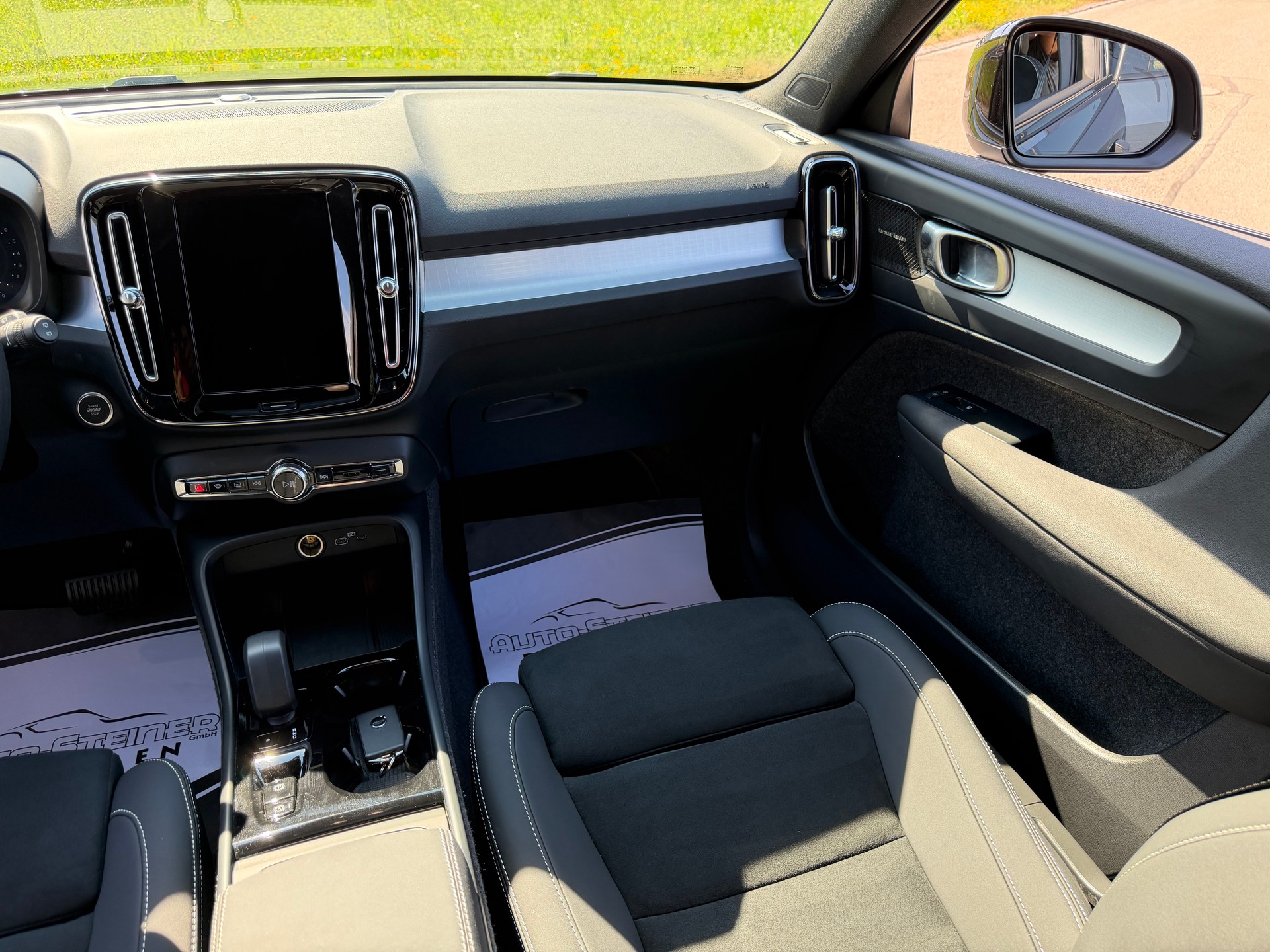 VOLVO XC40 B4 BENZIN MILD HYBRID "ULTRA BLACK EDITION" DCT CH WAGEN.-image-28