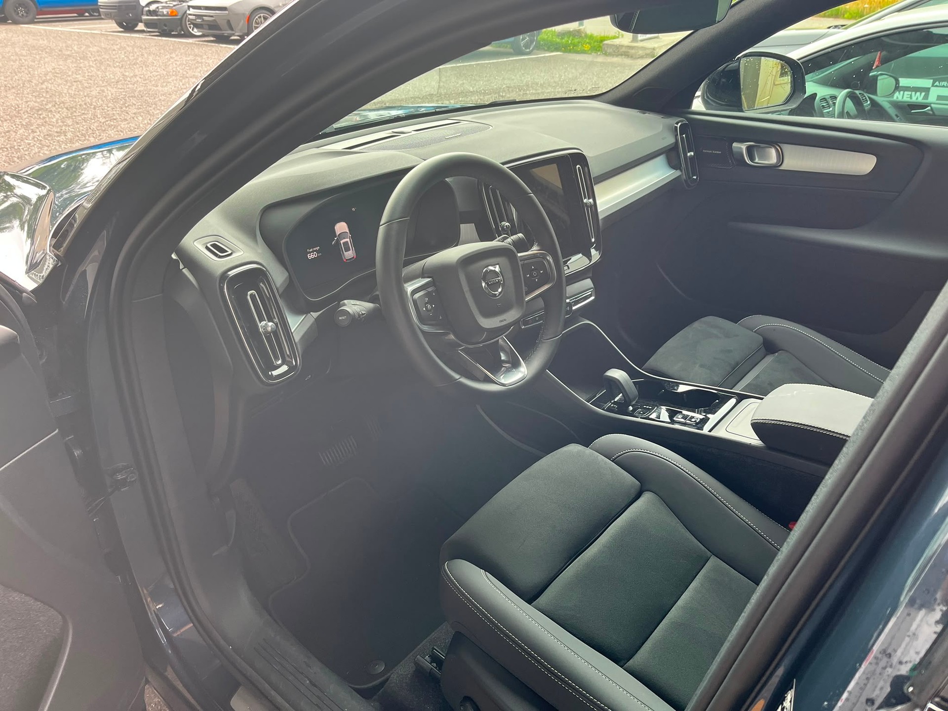 VOLVO XC40 B4 BENZIN MILD HYBRID "ULTRA BLACK EDITION" DCT CH WAGEN.-image-22