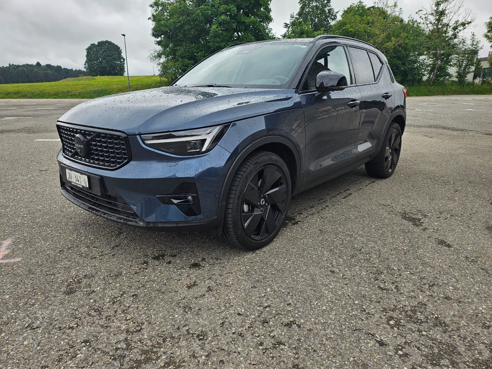 VOLVO XC40 B4 BENZIN MILD HYBRID "ULTRA BLACK EDITION" DCT CH WAGEN.-image-15