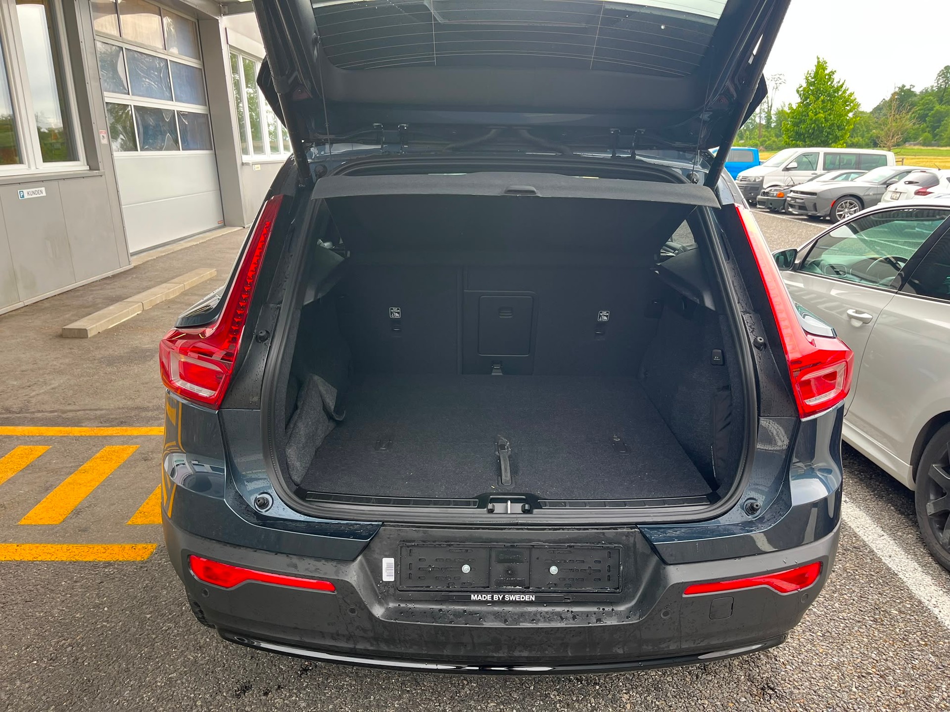 VOLVO XC40 B4 BENZIN MILD HYBRID "ULTRA BLACK EDITION" DCT CH WAGEN.-image-18