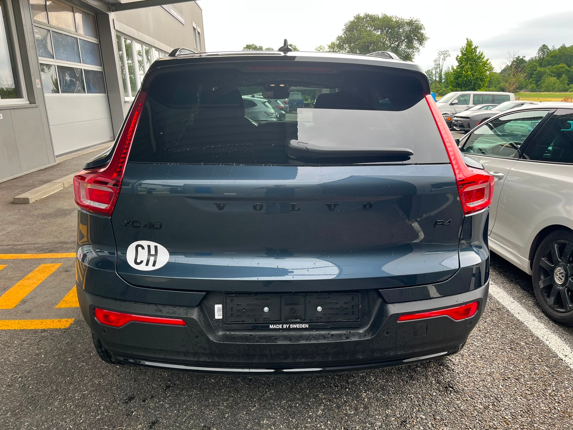 VOLVO XC40 B4 BENZIN MILD HYBRID "ULTRA BLACK EDITION" DCT CH WAGEN.-image-20