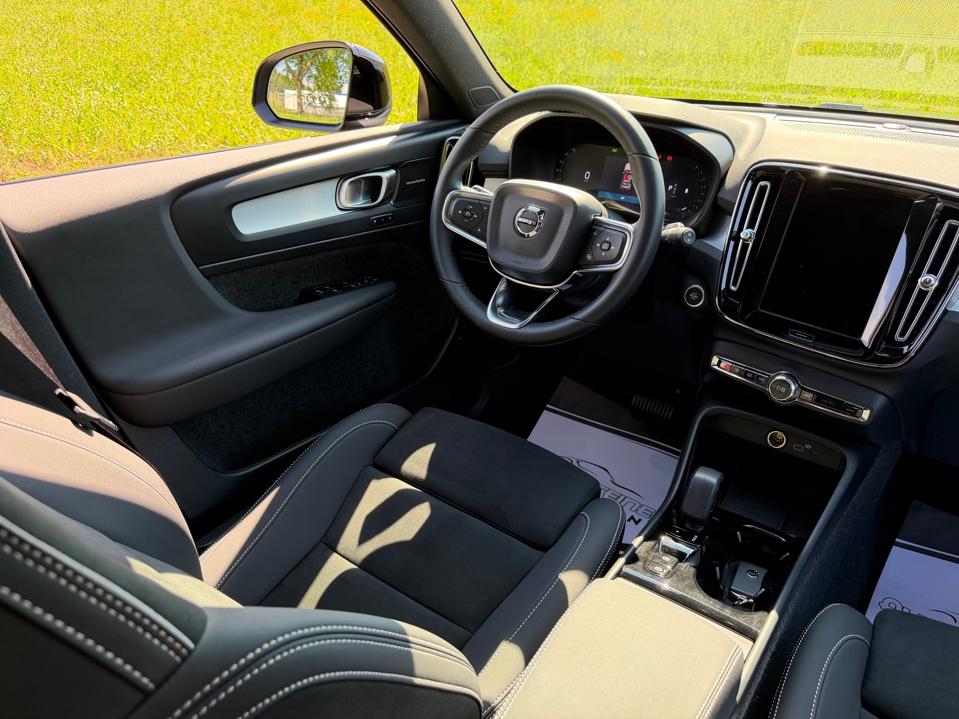 VOLVO XC40 B4 BENZIN MILD HYBRID "ULTRA BLACK EDITION" DCT CH WAGEN.-image-29