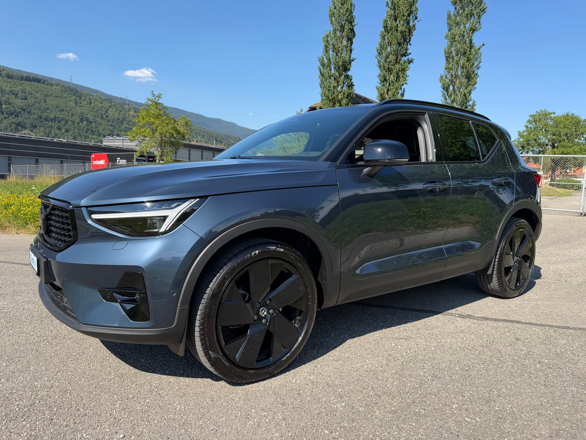 VOLVO XC40 B4 BENZIN MILD HYBRID "ULTRA BLACK EDITION" DCT CH WAGEN.-image-19