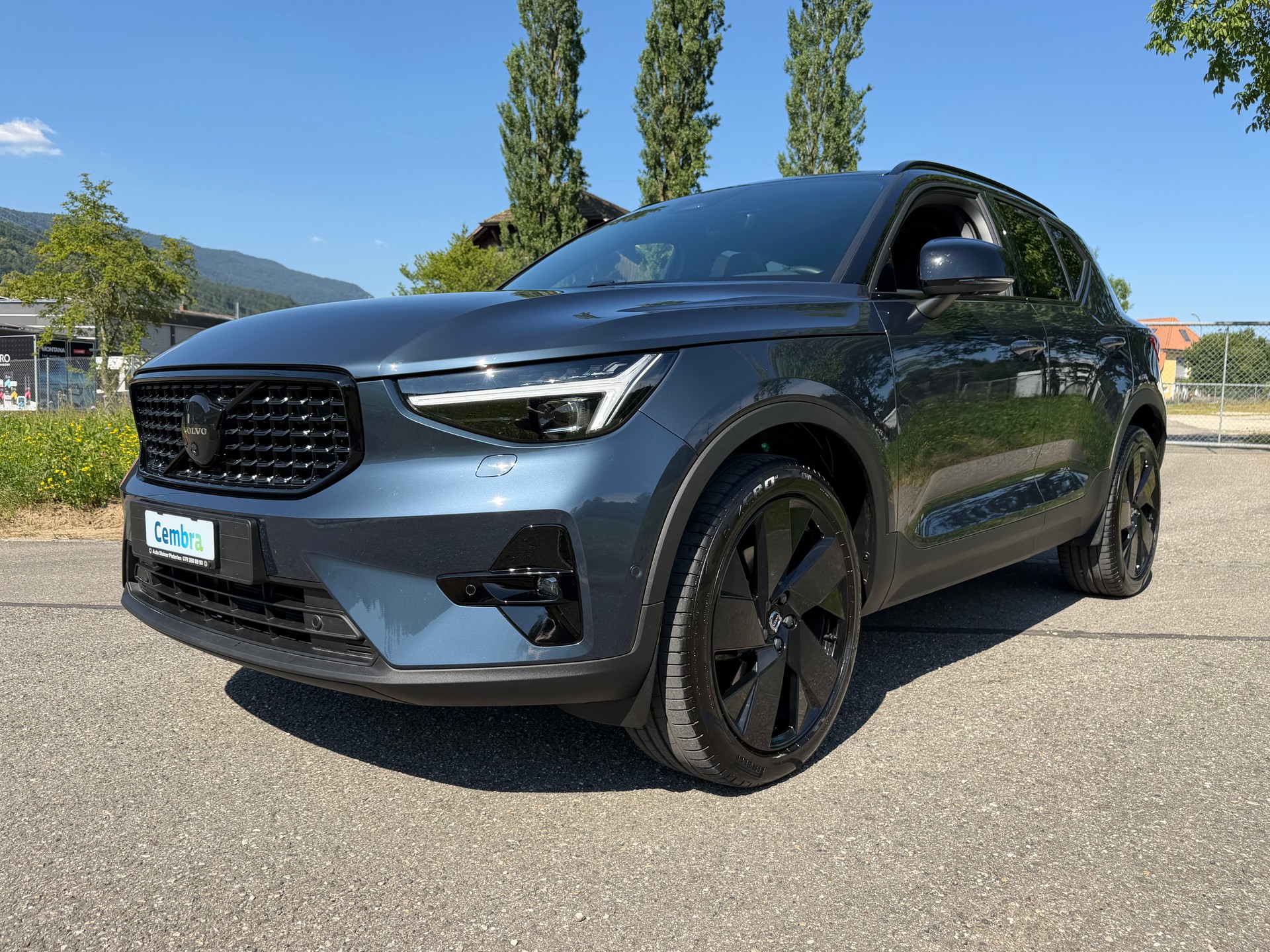 VOLVO XC40 B4 BENZIN MILD HYBRID "ULTRA BLACK EDITION" DCT CH WAGEN.-showroom-element-1