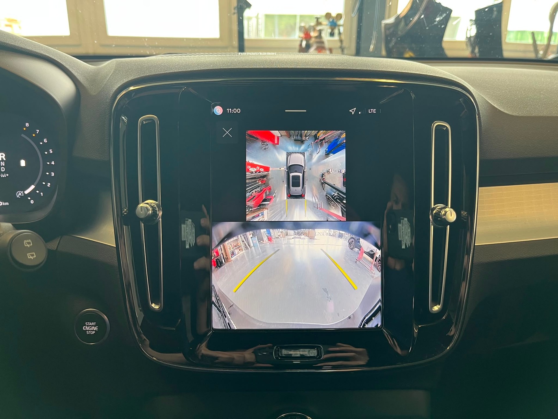 VOLVO XC40 B4 BENZIN MILD HYBRID "ULTRA BLACK EDITION" DCT CH WAGEN.-image-31