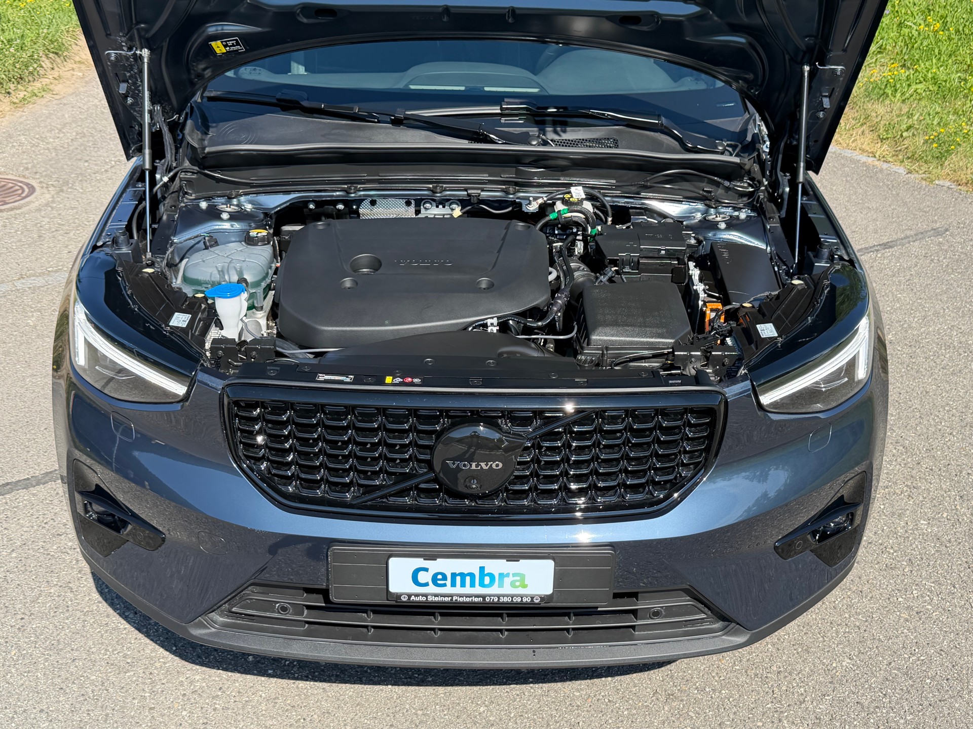 VOLVO XC40 B4 BENZIN MILD HYBRID "ULTRA BLACK EDITION" DCT CH WAGEN.-image-39