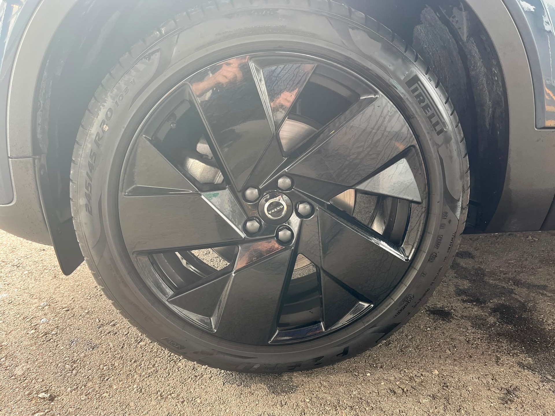 VOLVO XC40 B4 BENZIN MILD HYBRID "ULTRA BLACK EDITION" DCT CH WAGEN.-image-24