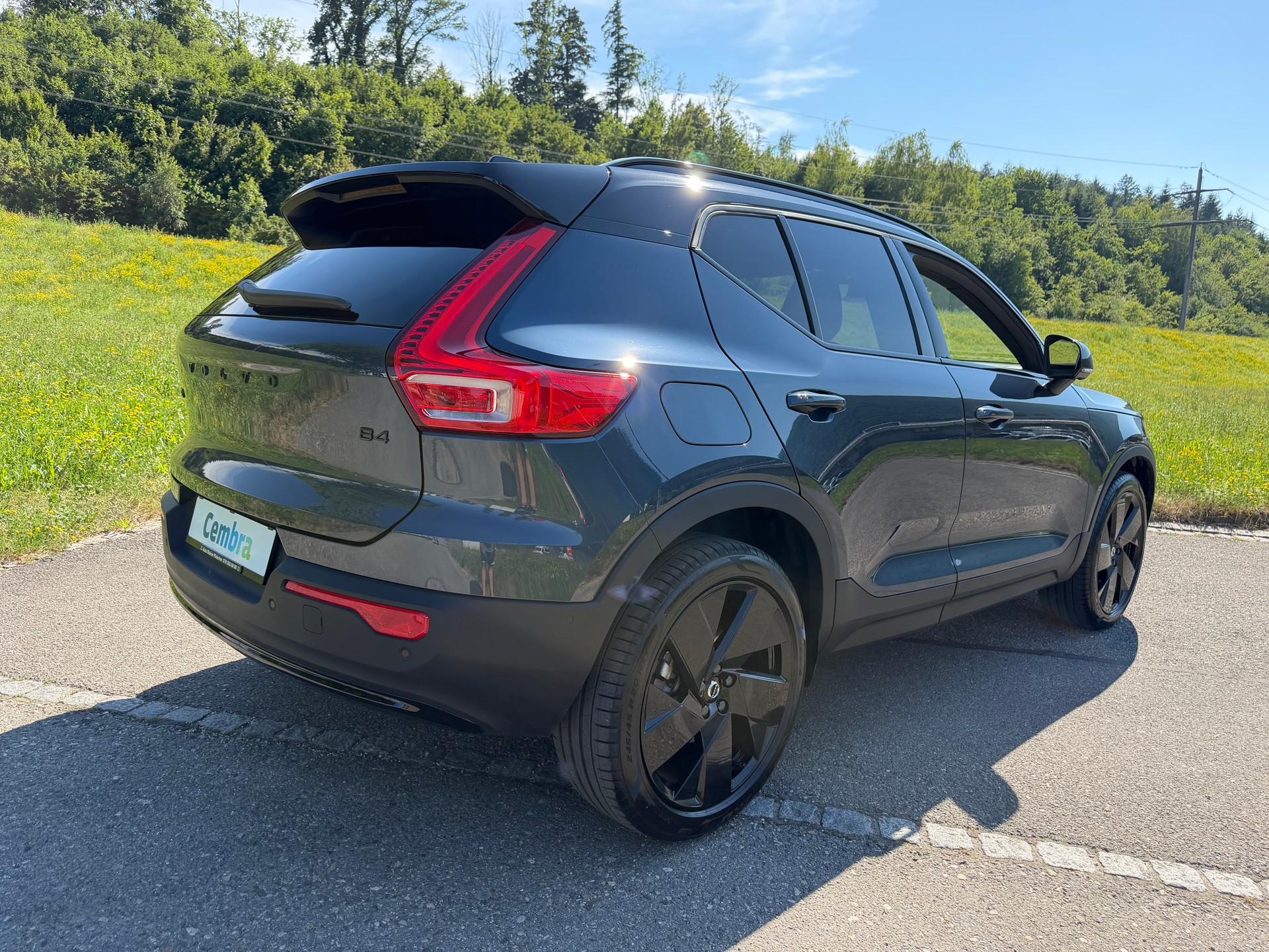 VOLVO XC40 B4 BENZIN MILD HYBRID "ULTRA BLACK EDITION" DCT CH WAGEN.-image-16