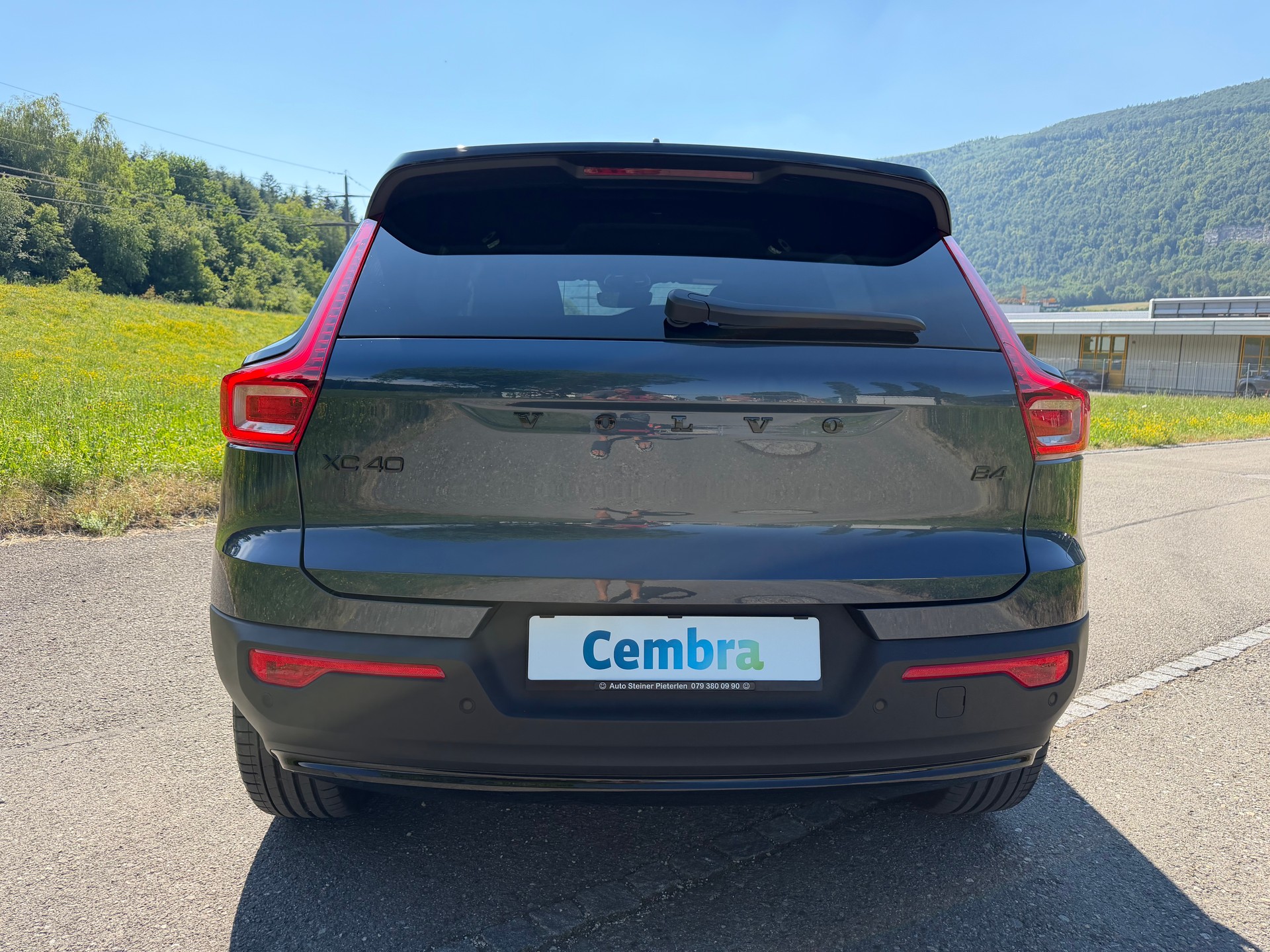 VOLVO XC40 B4 BENZIN MILD HYBRID "ULTRA BLACK EDITION" DCT CH WAGEN.-image-13