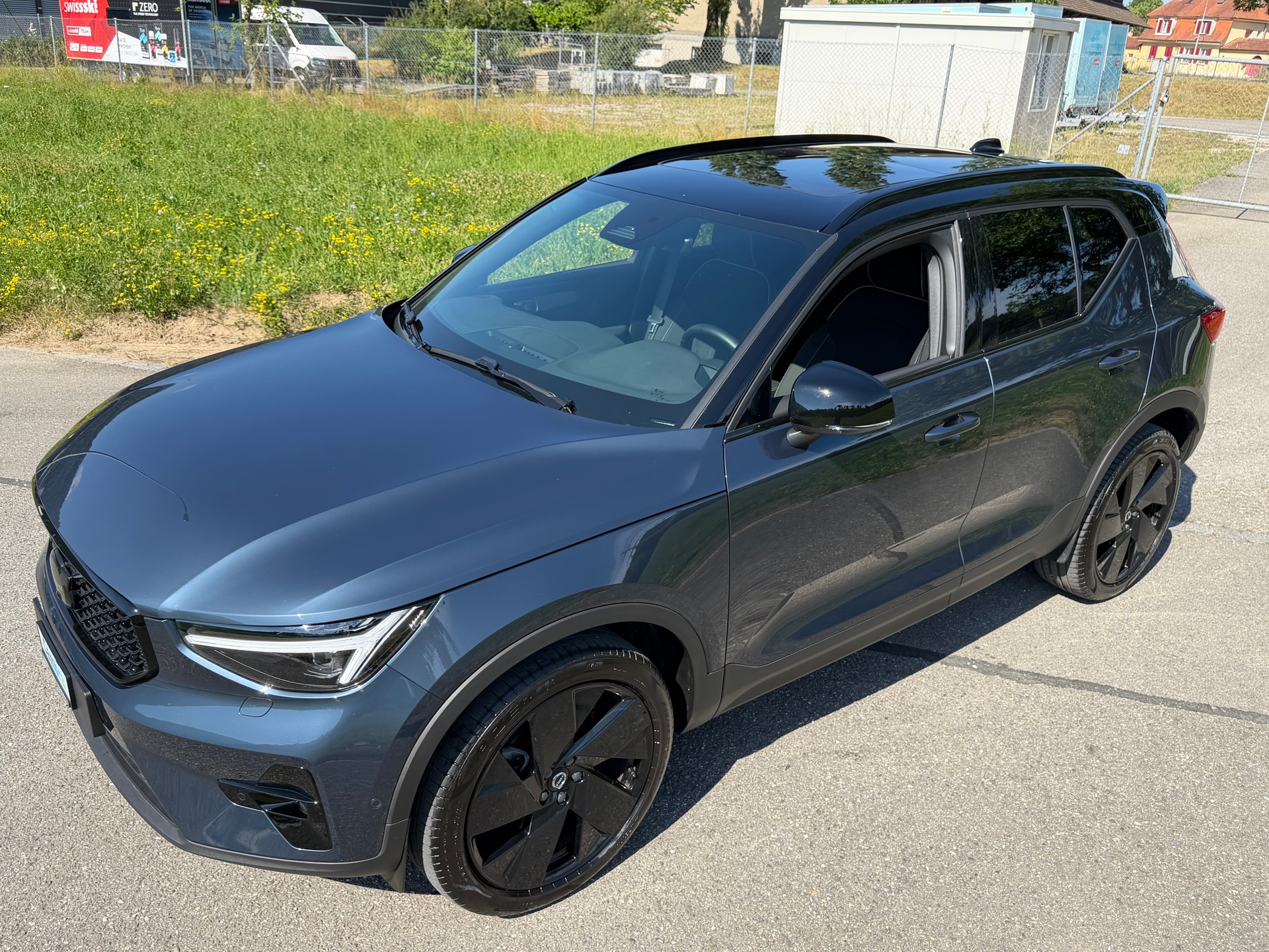 VOLVO XC40 B4 BENZIN MILD HYBRID "ULTRA BLACK EDITION" DCT CH WAGEN.-image-10