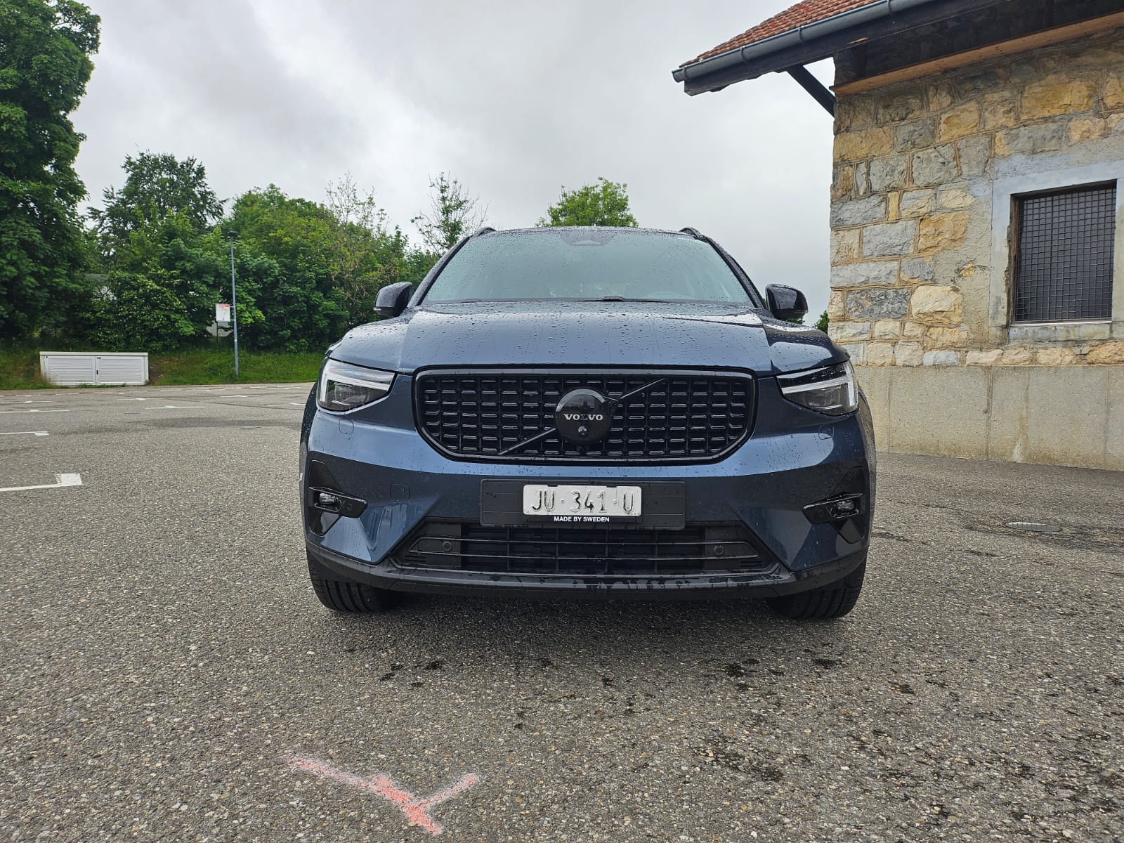 VOLVO XC40 B4 BENZIN MILD HYBRID "ULTRA BLACK EDITION" DCT CH WAGEN.-image-10