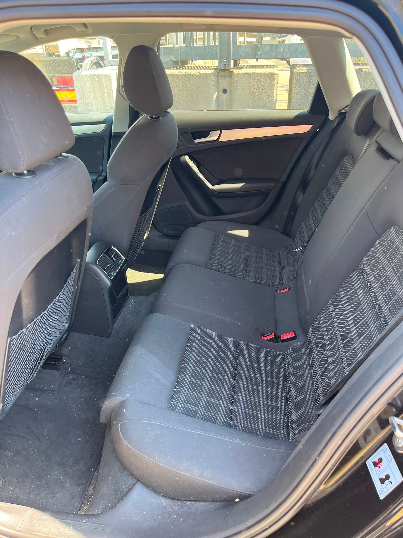 AUDI A4 Avant 2.0 TDI quattro-image-11