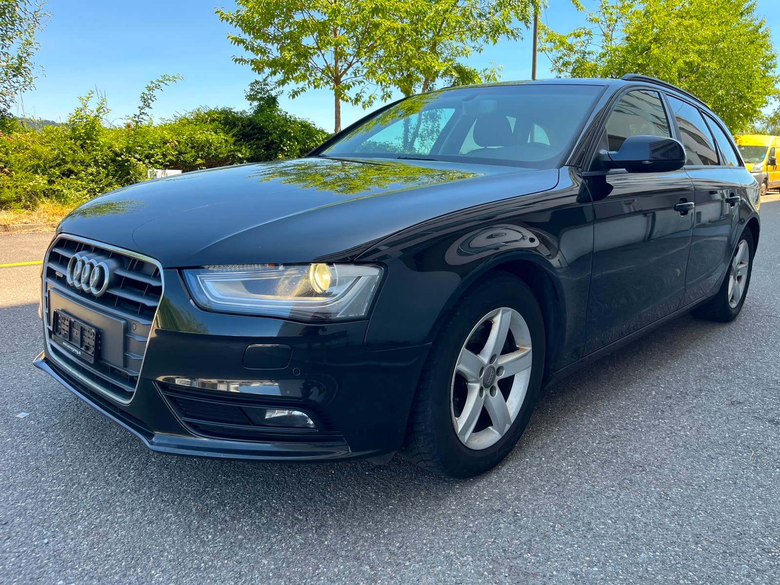 AUDI A4 Avant 2.0 TDI quattro-showroom-element-2