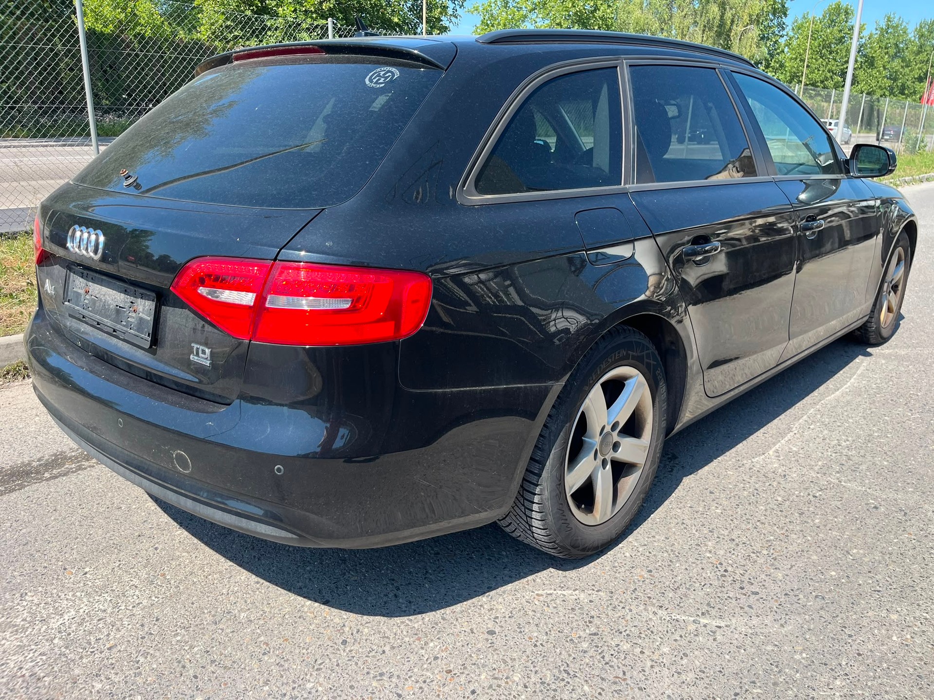 AUDI A4 Avant 2.0 TDI quattro-image-1
