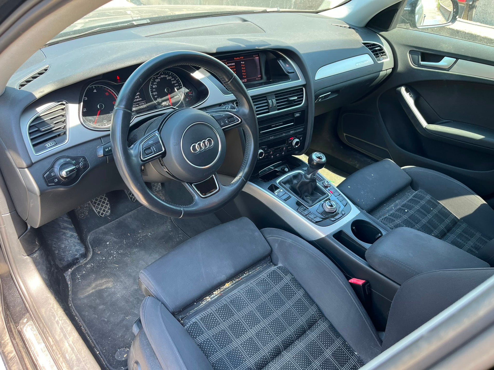 AUDI A4 Avant 2.0 TDI quattro-image-14